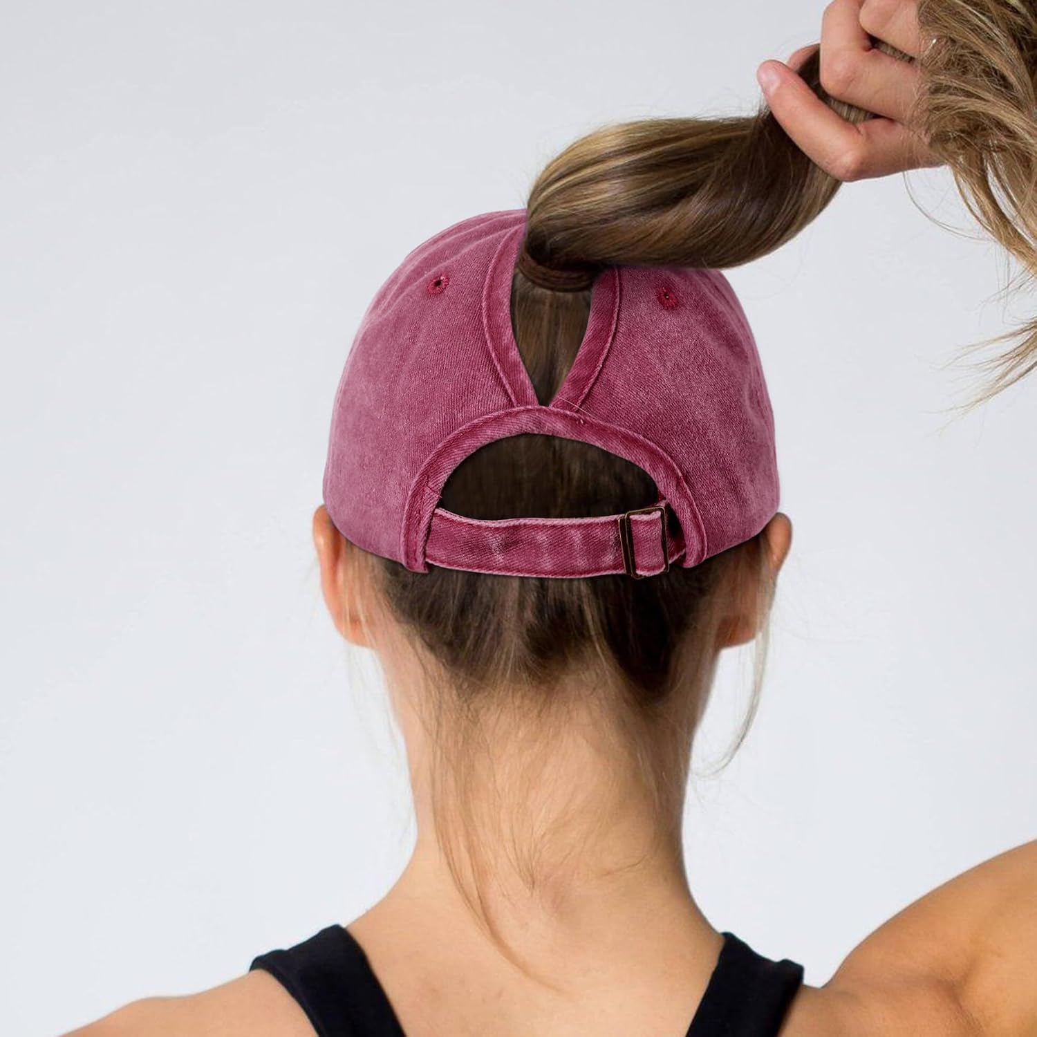 Detalle de HeyCaps Women's Baseball Cap with Butterfly Embroidery and Ponytail Hole