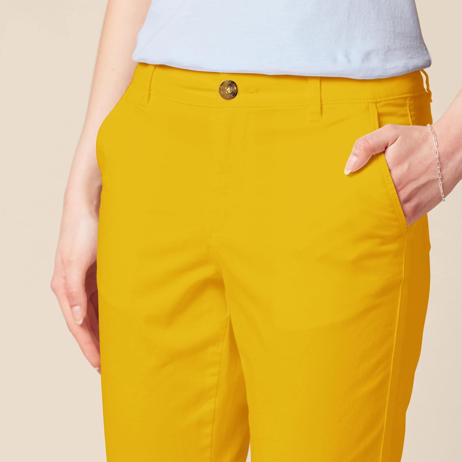 Thumbnail 3 de Amazon Essentials women’s mid-rise slim-fit stretchy cropped tapered leg khaki trousers (plus size available)