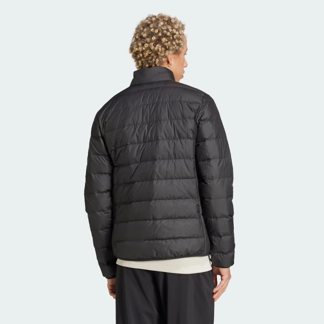 Thumbnail 1 de Adidas Essentials Lite Down Jacket: versatilidad y abrigo ligero en negro