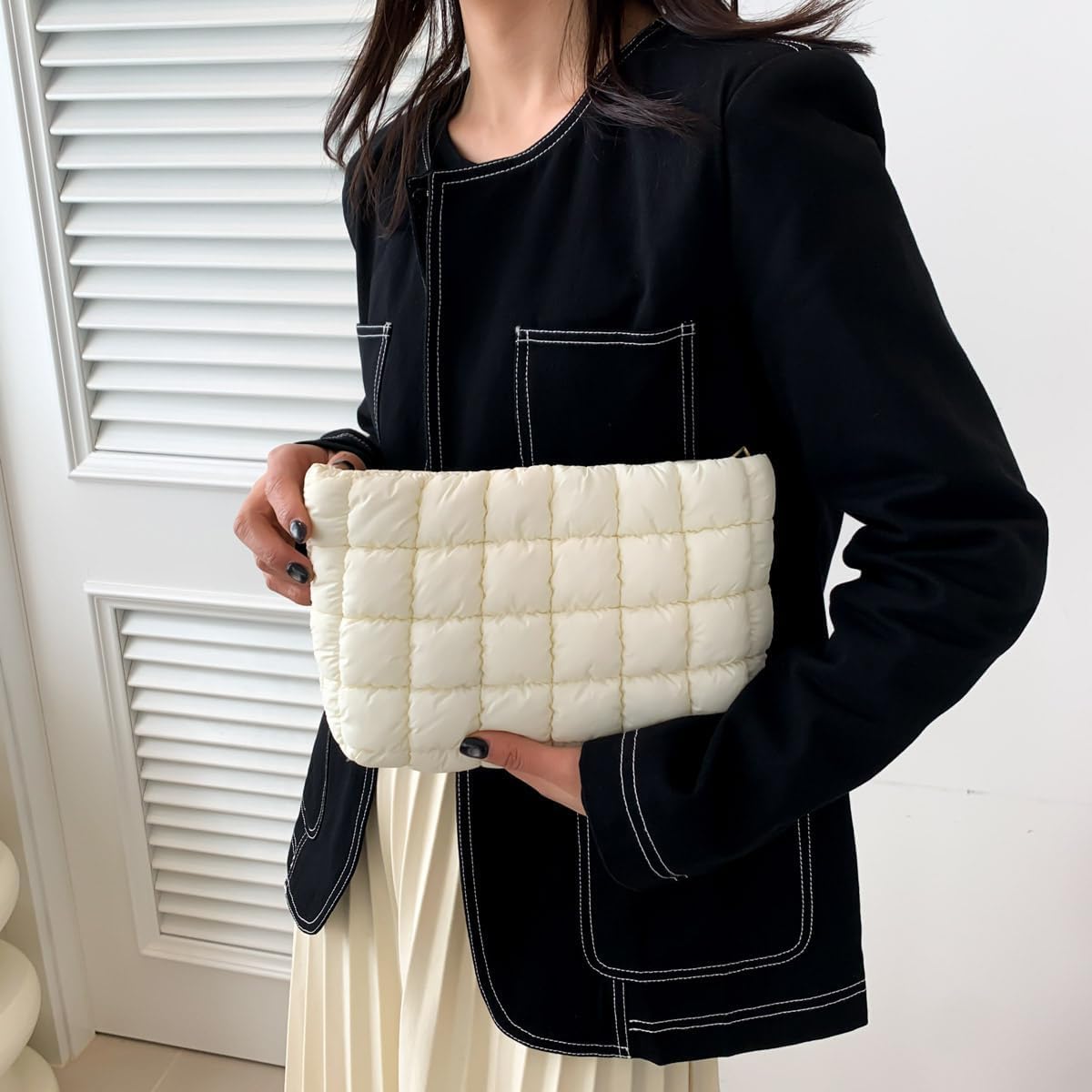 Detalle 2 de HFLZBRO Quilted Makeup Bag, White