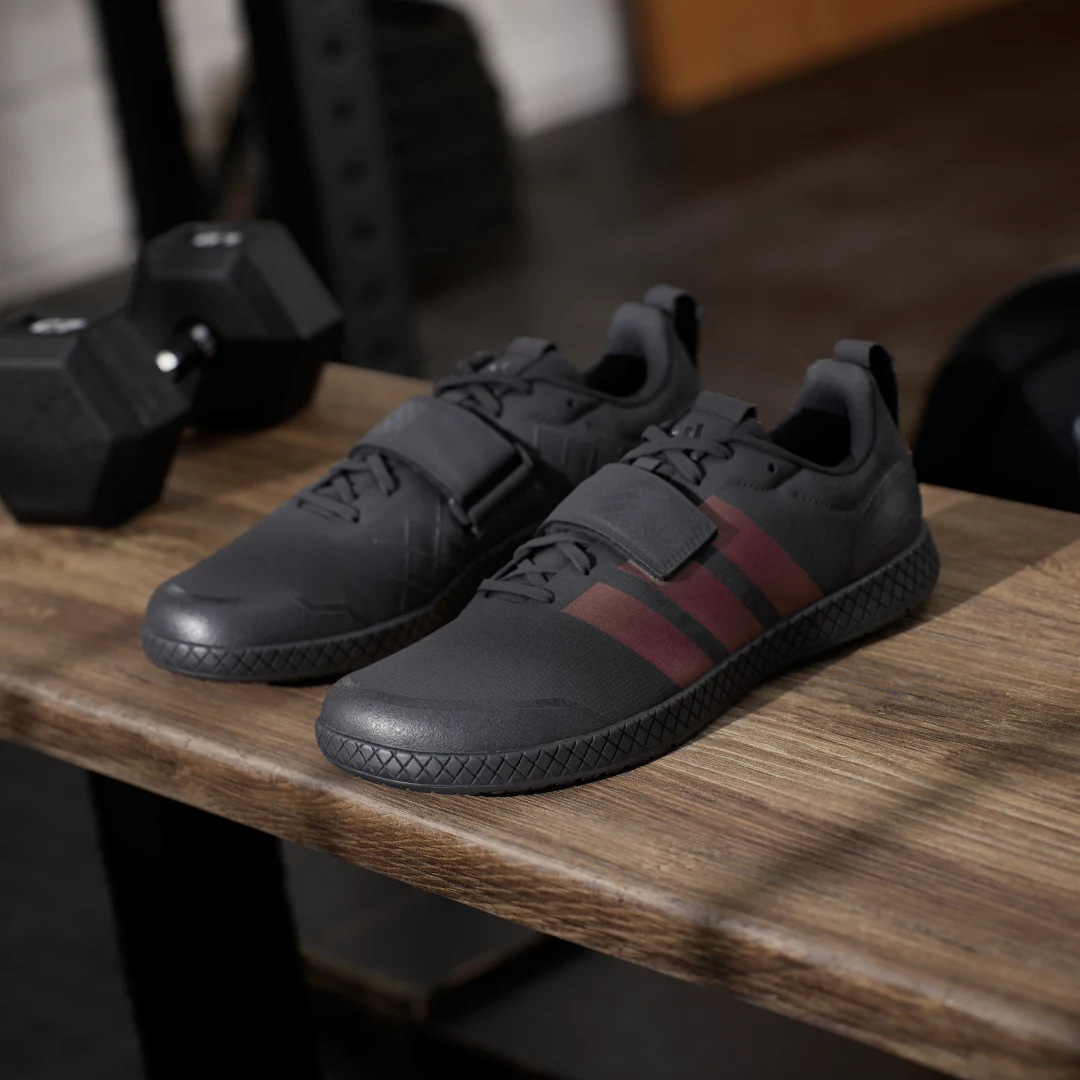 Detalle 2 de Adidas The Total: Zapatilla de halterofilia en negro para levantamiento
