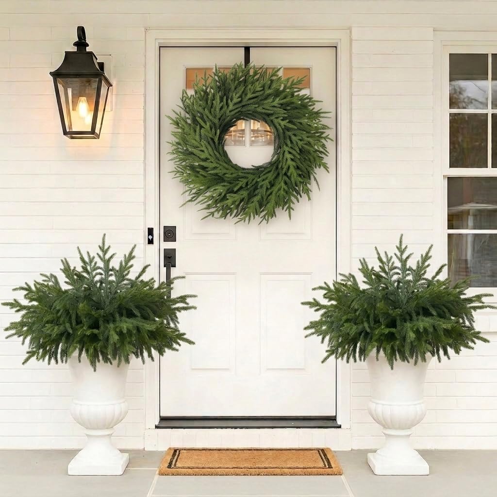 Detalle 1 de Artificial Norfolk Pine Branches, 18 Inches