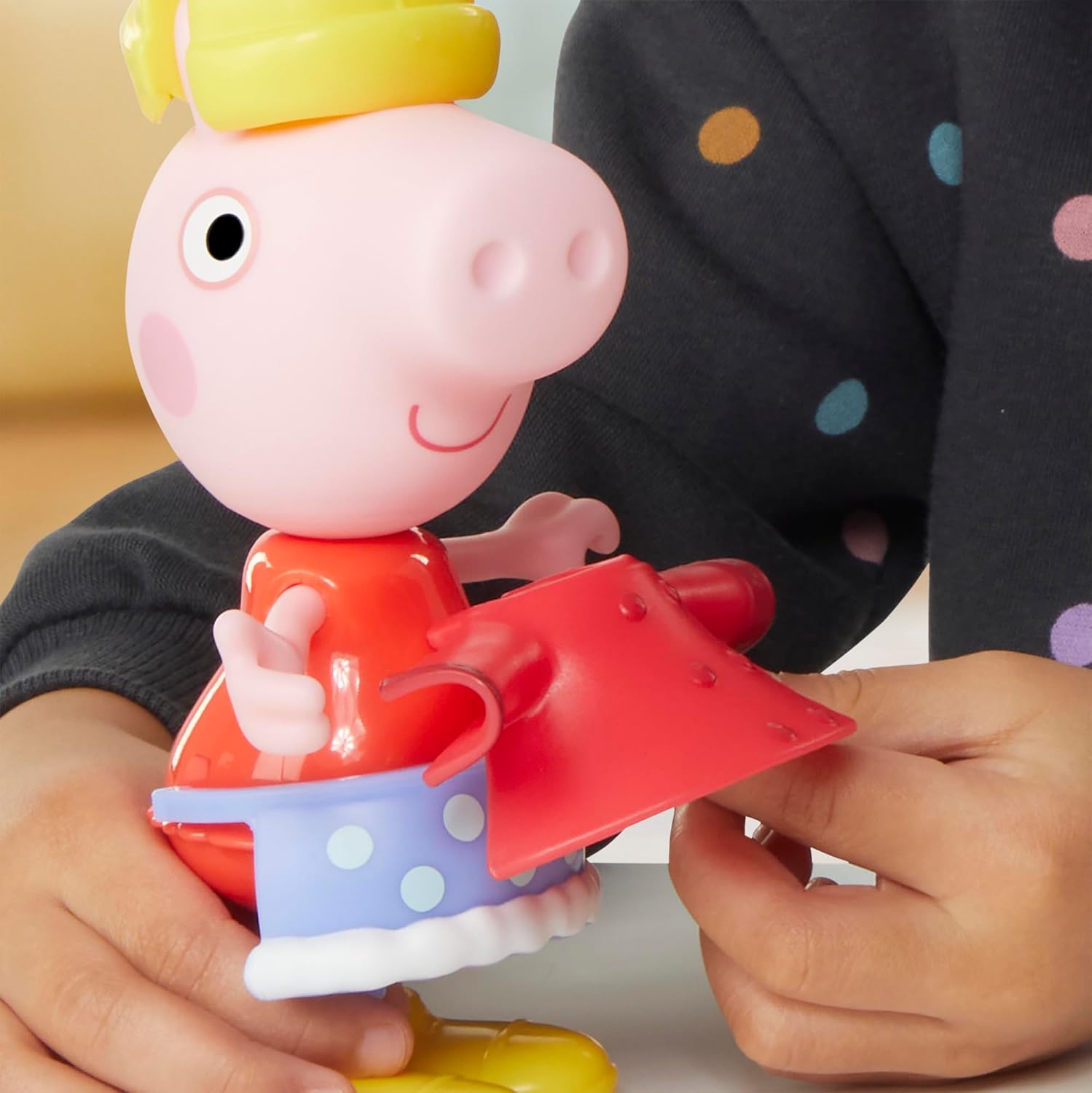 Detalle de Peppa Pig Anziehspaß Figur – 15 cm, mit 6 Accessoires