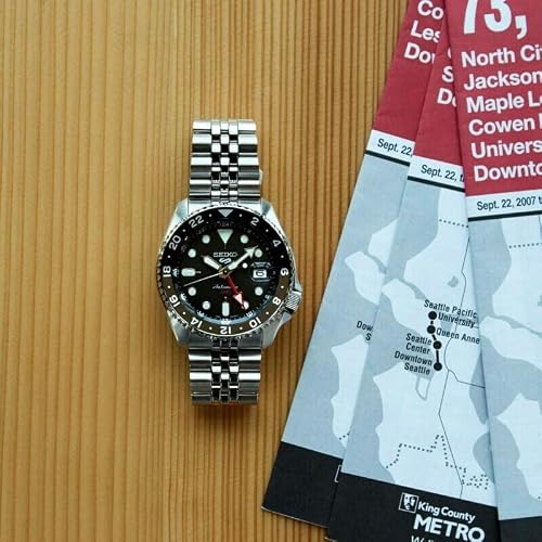 Detalle de Seiko 5 Estilo Deportivo UVA Negra 5kx (SSK001K1) – reinterpretación SKX