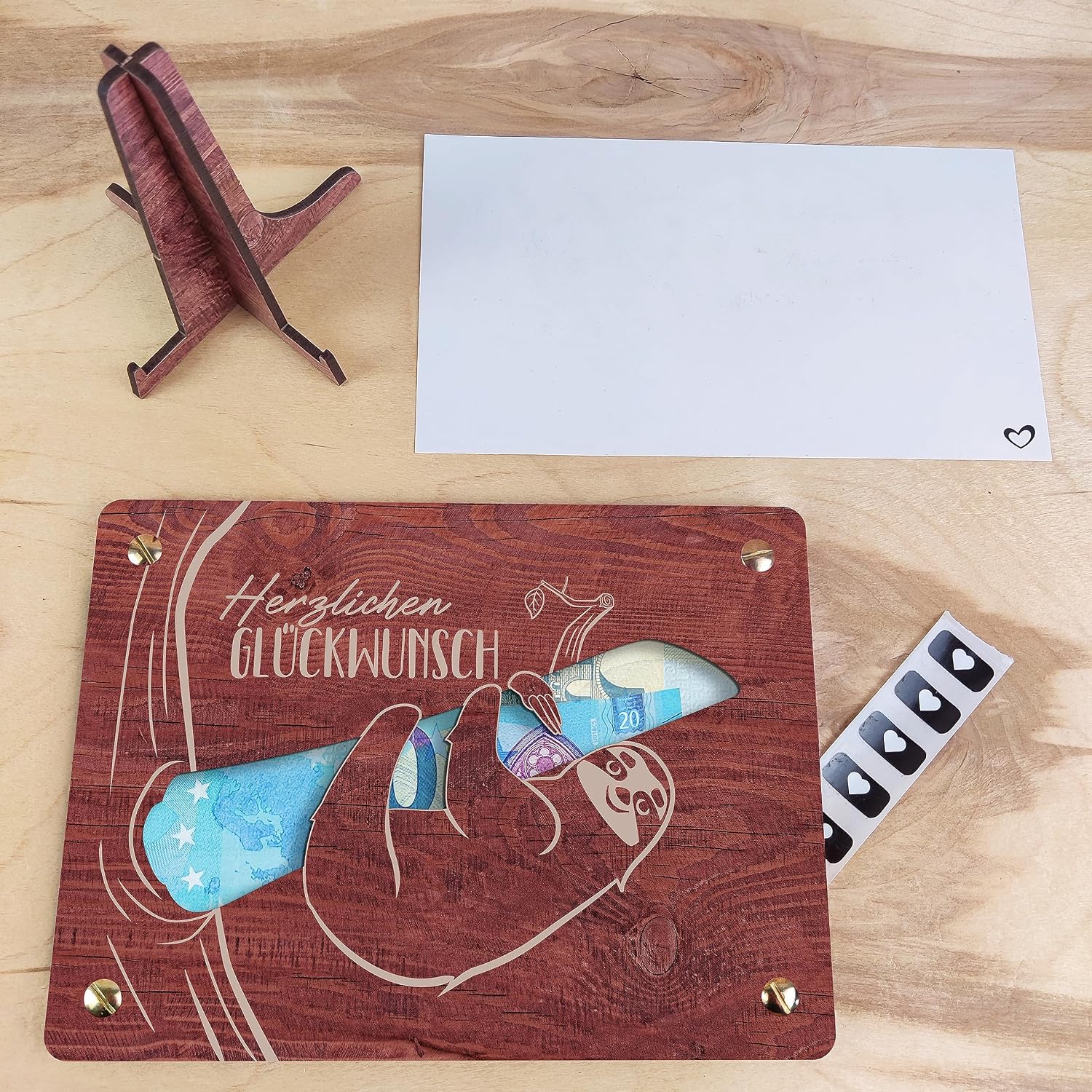 Detalle de Faultier XL Geldgeschenk aus Holz inkl. Ständer (20 x 15 cm) – mit Grußkarte und Schrauben
