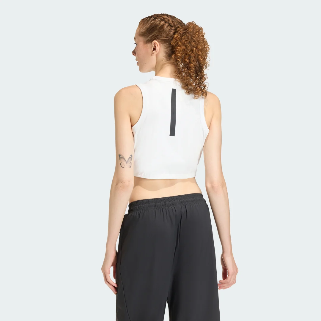Detalle 2 de Camiseta de tirantes Adidas Z.N.E. en blanco: simplicidad para entrenar
