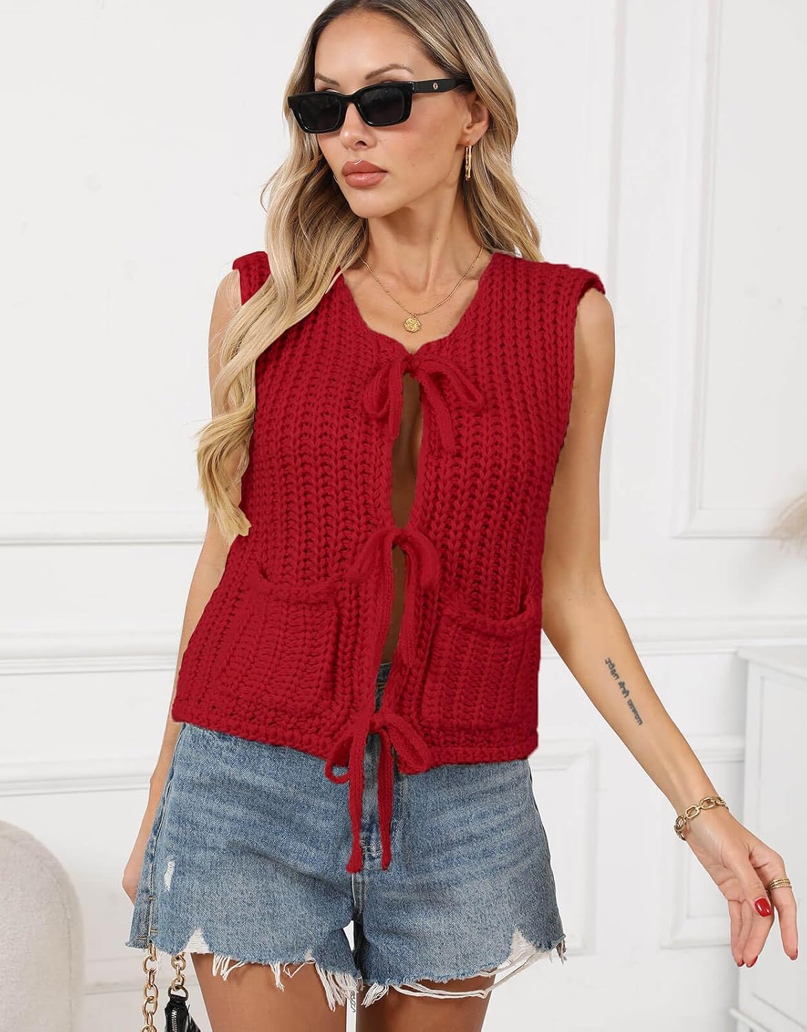 Detalle de Crochet Knit Sweater Vest with Pockets