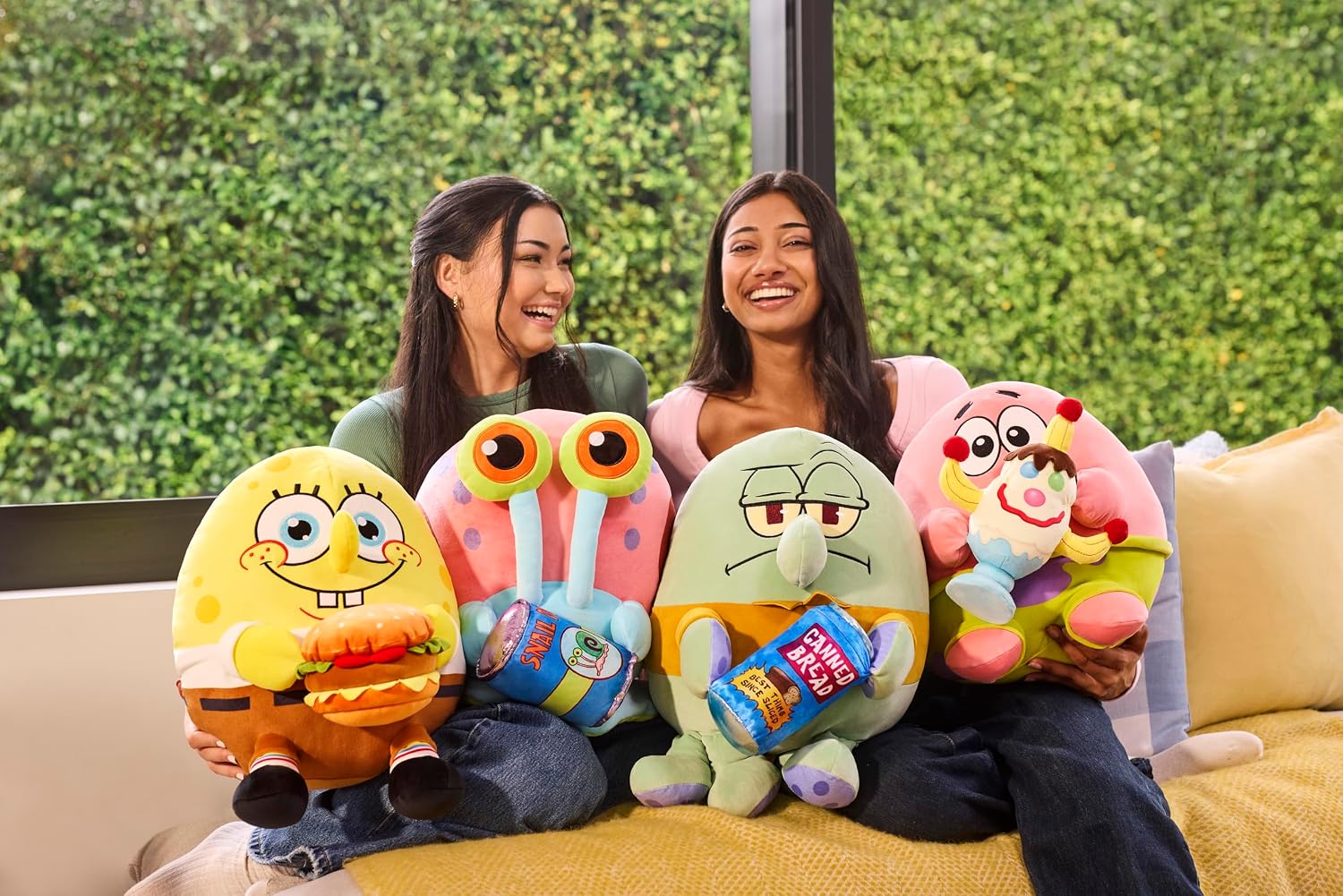 Detalle de Snackles Figur „Spongebob Schwammkopf“ (35 cm) – Plüschspielzeug mit Snack-Accessoire