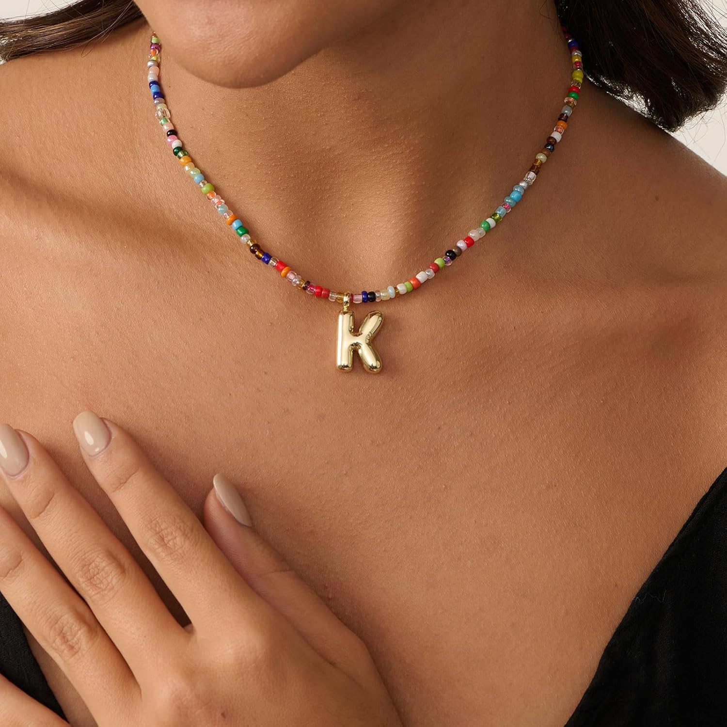 Detalle de HANLI Colorful Initial Necklace with Gold Bubble Pendant – Adjustable Beaded Boho Necklace for Girls & Women