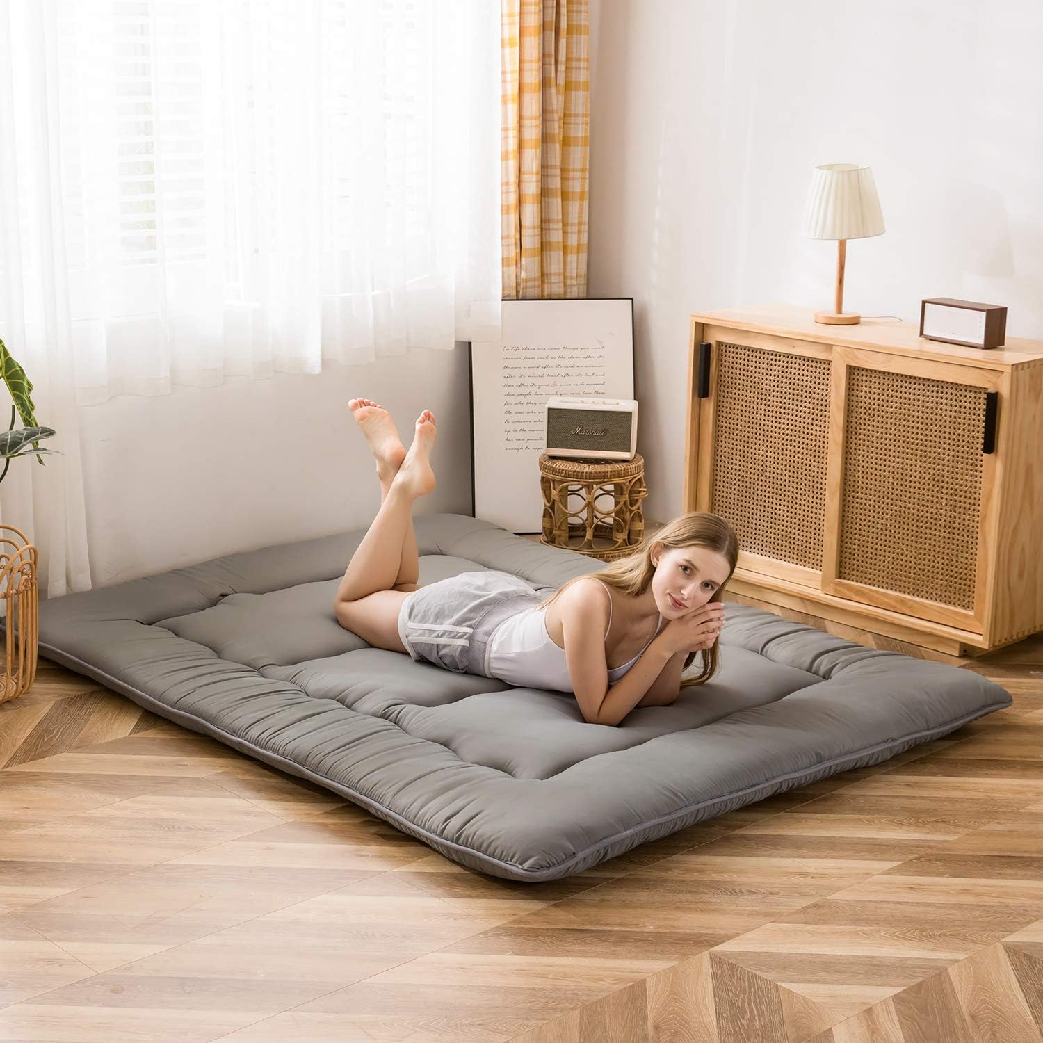 Detalle de MAXYOYO Japanese Floor Mattress Futon Mattress, Thicken Tatami Mat Sleeping Pad Foldable (Charcoal Grey, Single)