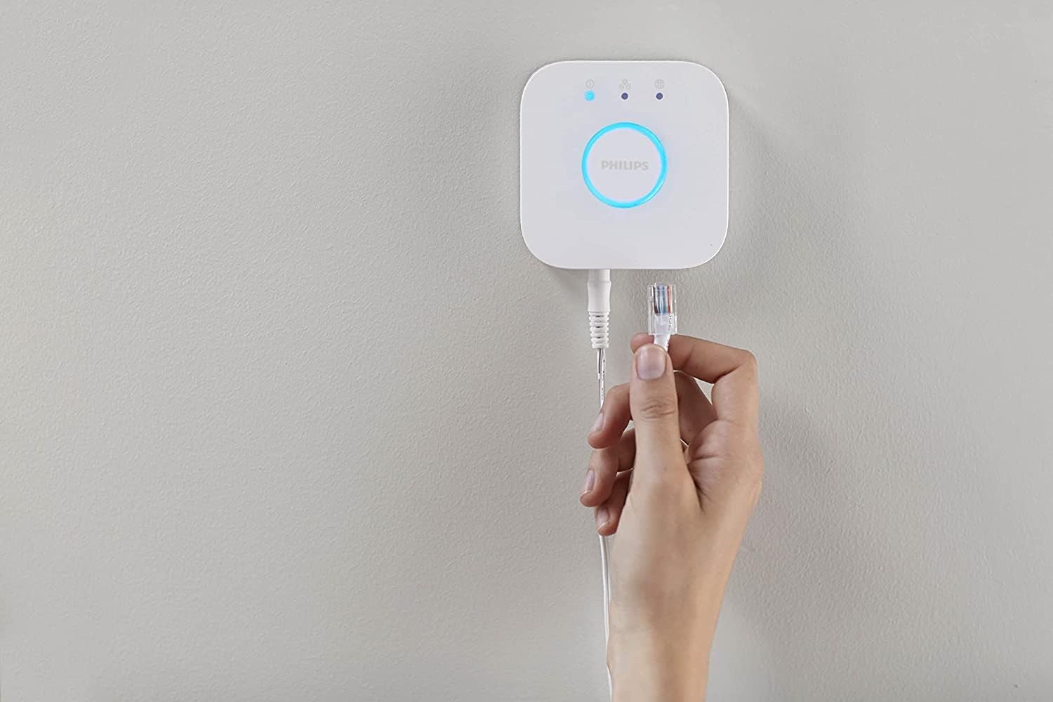 Detalle de Philips Hue Bridge (standard) para controlar tu sistema de iluminación inteligente Hue