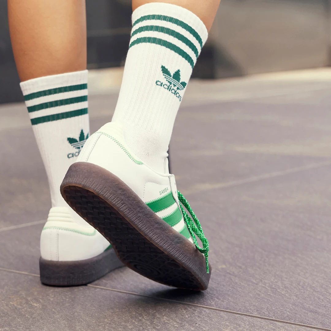 Detalle 2 de Zapatilla Sambae de Adidas — estilo blanco para uso diario