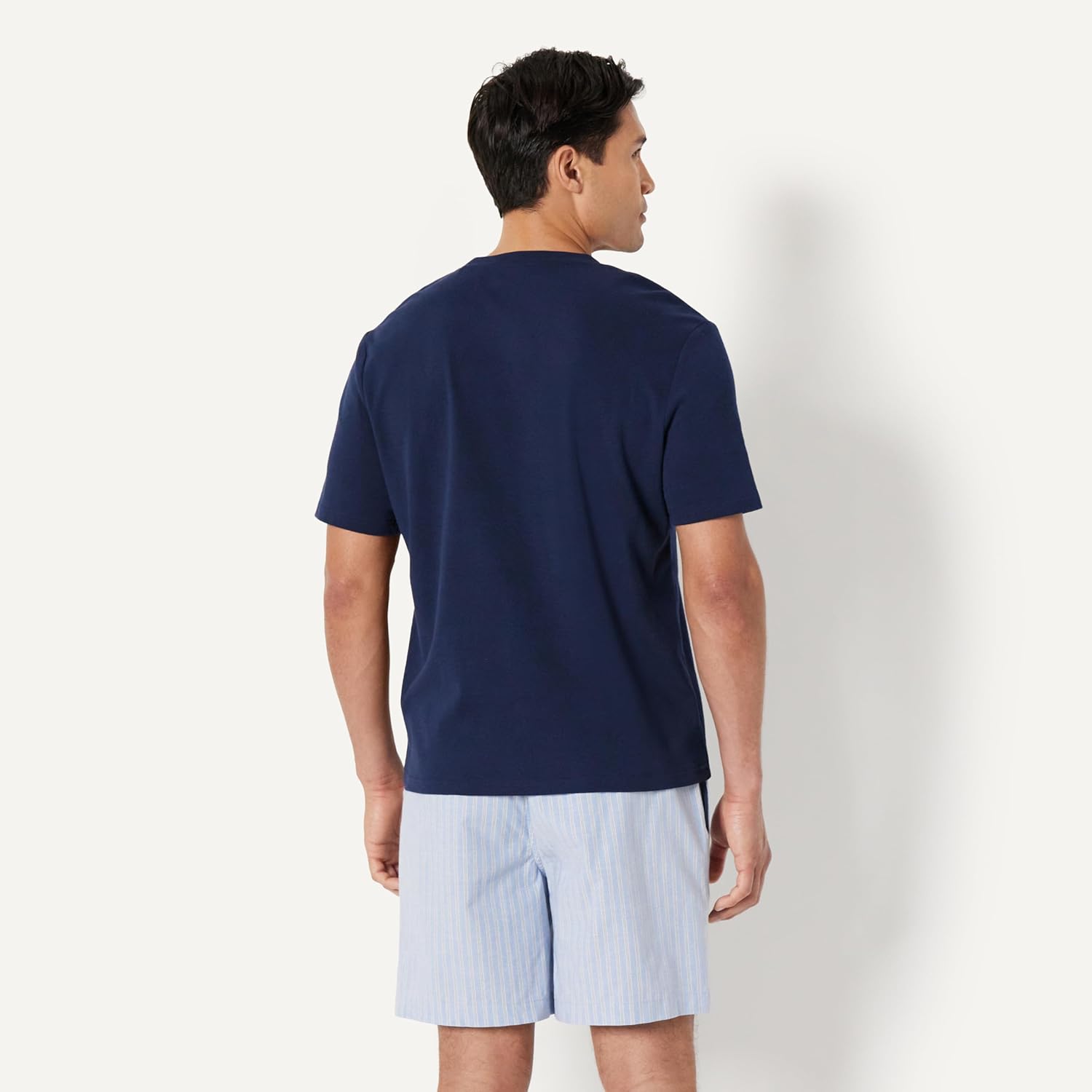 Thumbnail 2 de Amazon Essentials Herren Pyjama-Set aus T-Shirt und Relaxed-Fit-Shorts aus Baumwoll-Stretch-Popeline