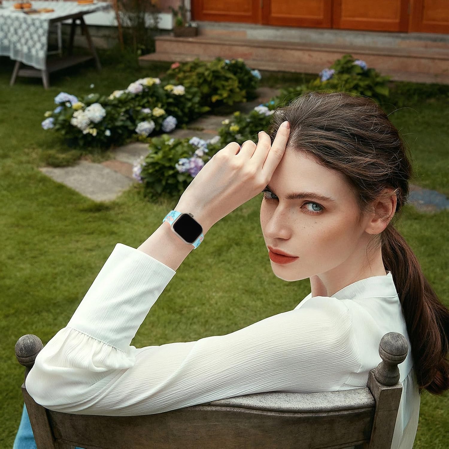 Detalle de Witzon Floral Silicone Watch Band, Engraved Multi-Tone Design