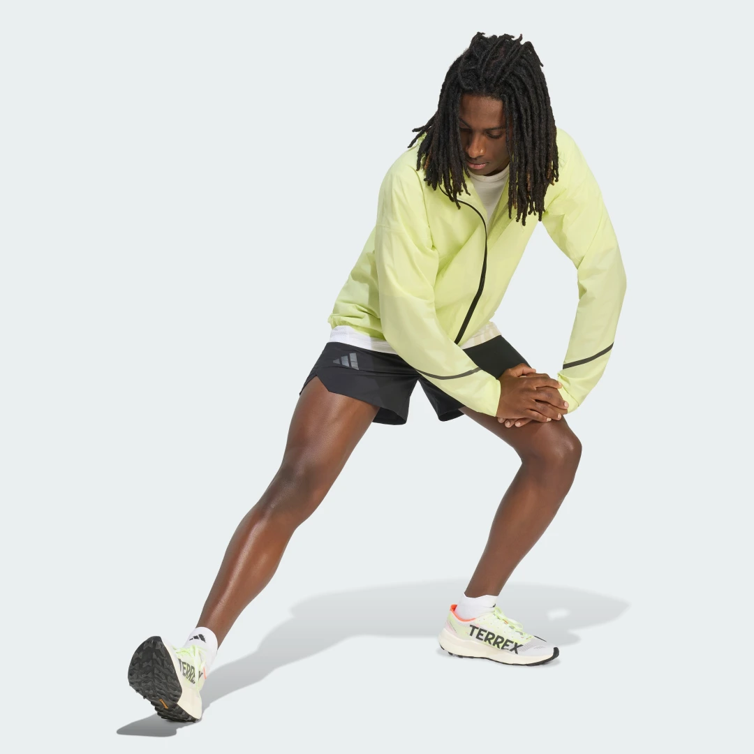 Detalle de Chaqueta Terrex Xperior 2.5 Layer Light CLIMAPROOF de Adidas – Amarillo