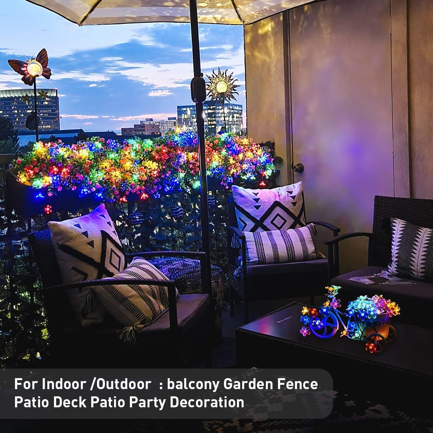 Detalle de Qedertek Solar-Lichterkette außen 7 m mit 50 bunten Blüten-LEDs (IP65, 8 Modi, 800 mAh)