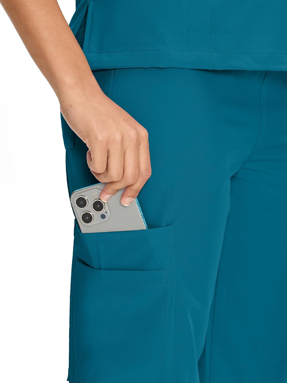 Detalle de COZYFIT Scrubs for Women: V-Neck Set, Straight-Leg Pants, 9 Pockets