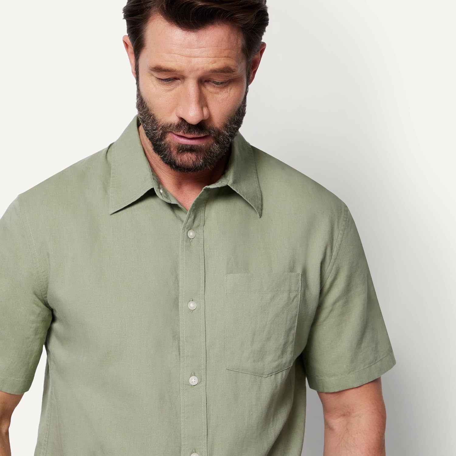 Detalle de Amazon Essentials Men's Regular-Fit Short-Sleeve Linen Shirt