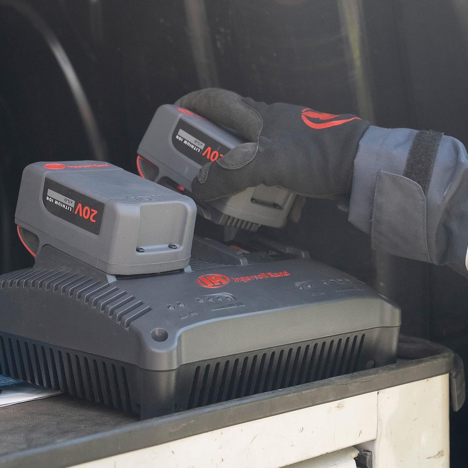 Detalle de Ingersoll-Rand W9691-K2E-EU 1" 20V Cordless Impact Wrench with Long Anvil — 2x 5.0Ah Batteries & Dual Charger (UK)