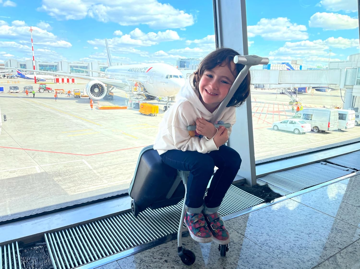 Detalle de BÉABA Valigia rigida 2 in 1 con seggiolino per bambini – 22 L, ruote rinforzate e apertura ampia