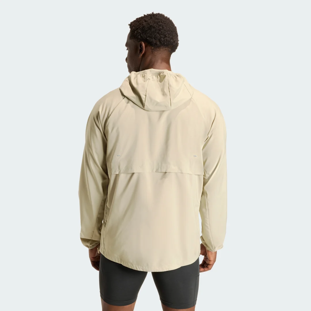 Detalle 2 de Chaqueta de running adi365 Essentials de Adidas – abrigo ligero en marrón para tus salidas