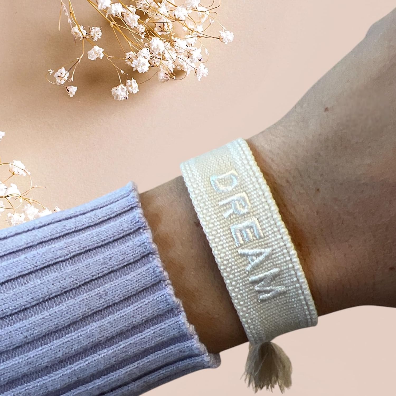 Detalle de Selfmade Jewelry Stoff Armband Beige – Gewebtes Boho-Styling-Accessoire