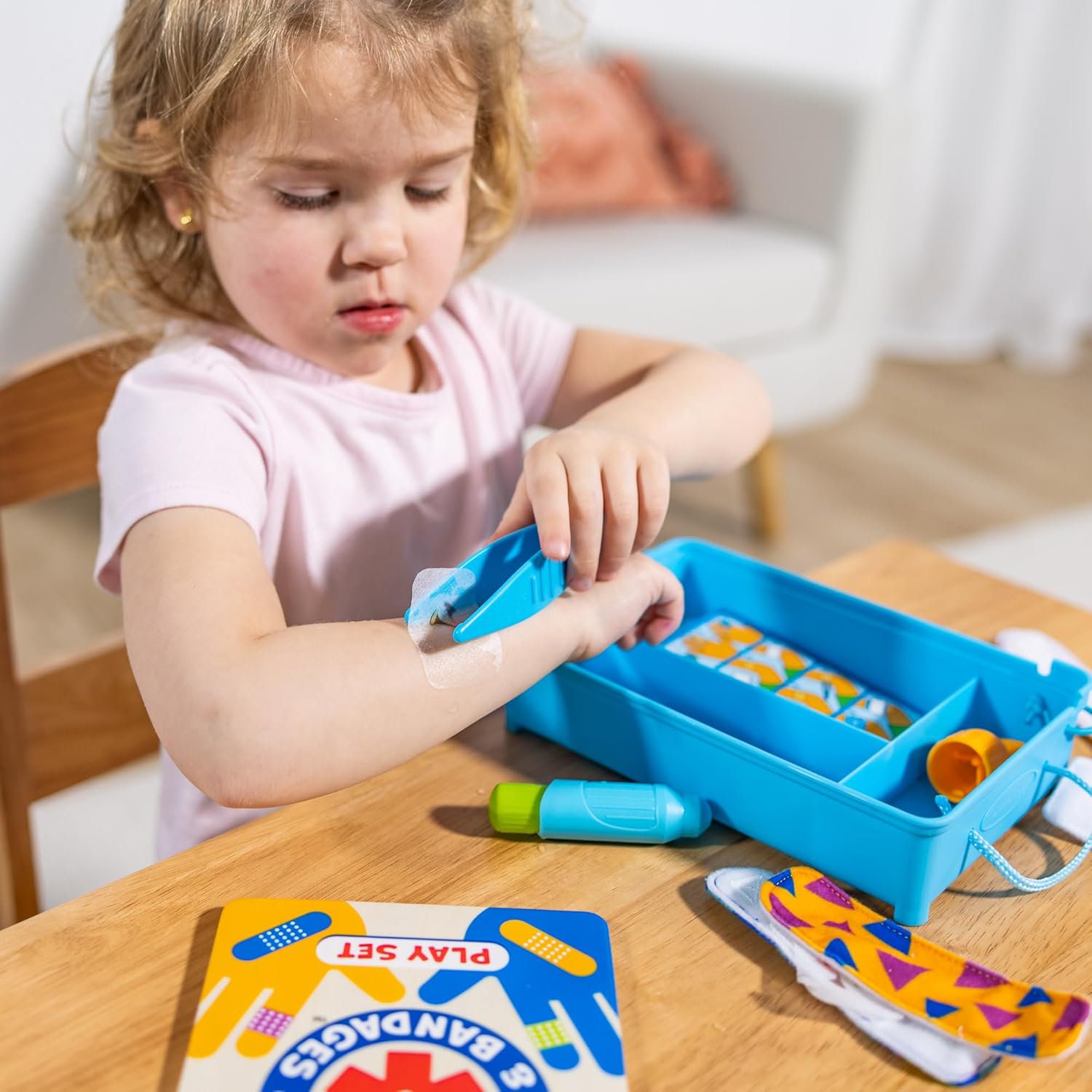 Thumbnail 6 de Melissa & Doug Ensemble de jeux bobos et bandages réutilisables – Kit de premiers secours ludique à partir de 3 ans