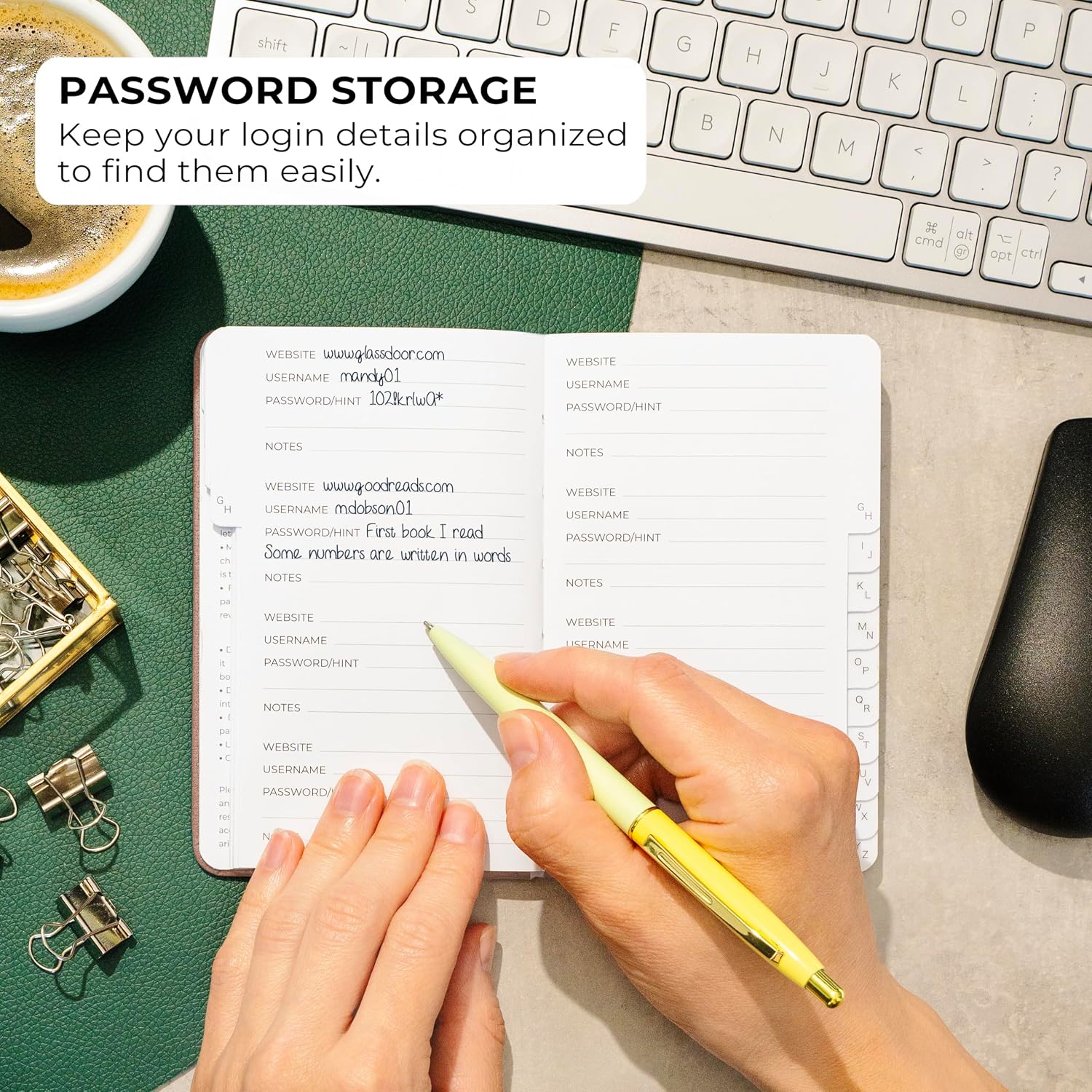 Detalle de Clever Fox Password Book 2nd Edition Small (Rose Gold) – Pocket password keeper with alphabetical laminated tabs