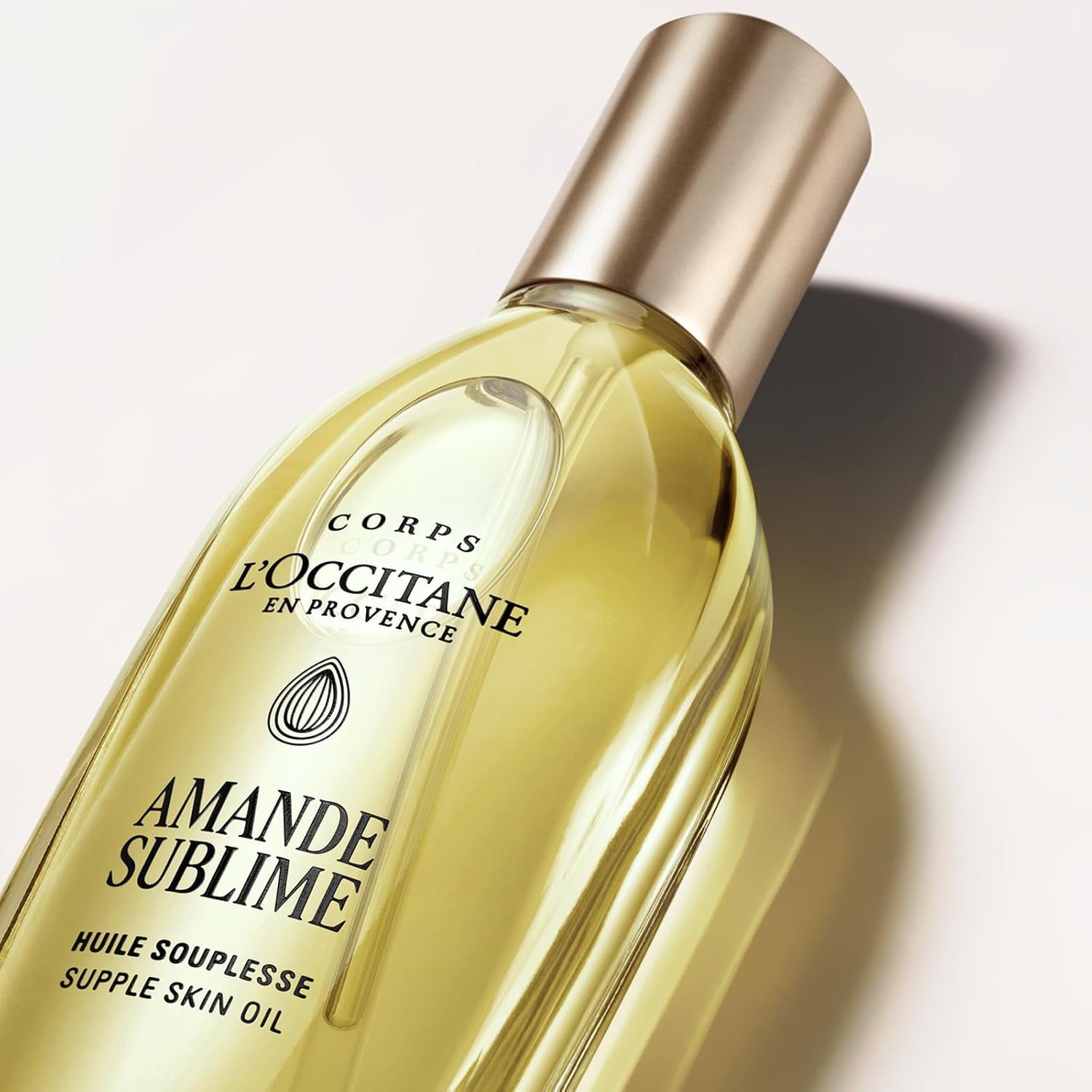 Detalle 2 de L'Occitane Almond Sublime Suppleness Oil 100 ml – Soothing and Firming
