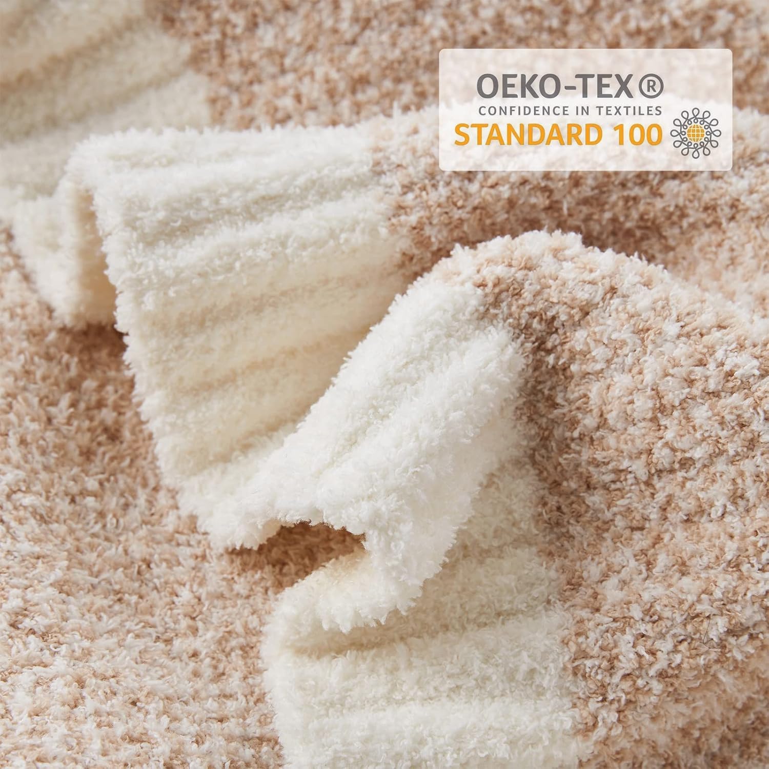 Detalle de Snuggle Sac Heather Beige Microfiber Knit Throw Blanket, Reversible 50x60 inches