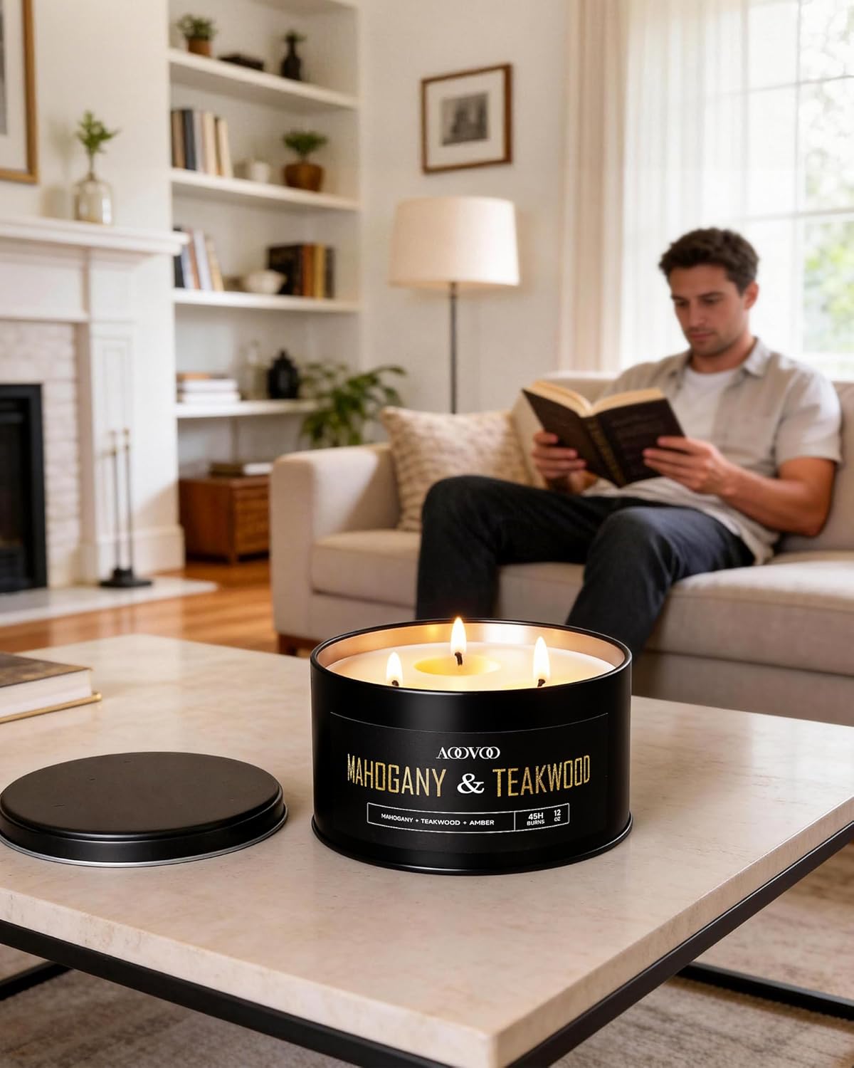 Detalle 2 de AOOVOO Mahogany Teakwood 3-Wick Large Soy Candle (12oz) — Rich, Masculine Home Fragrance