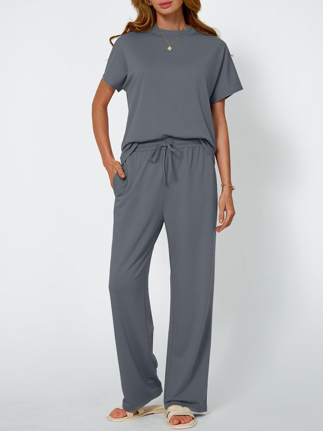 Detalle 2 de AUTOMET Women's 2-Piece Matching Lounge Set (2026 Summer) — Mock Neck Sweatsuits