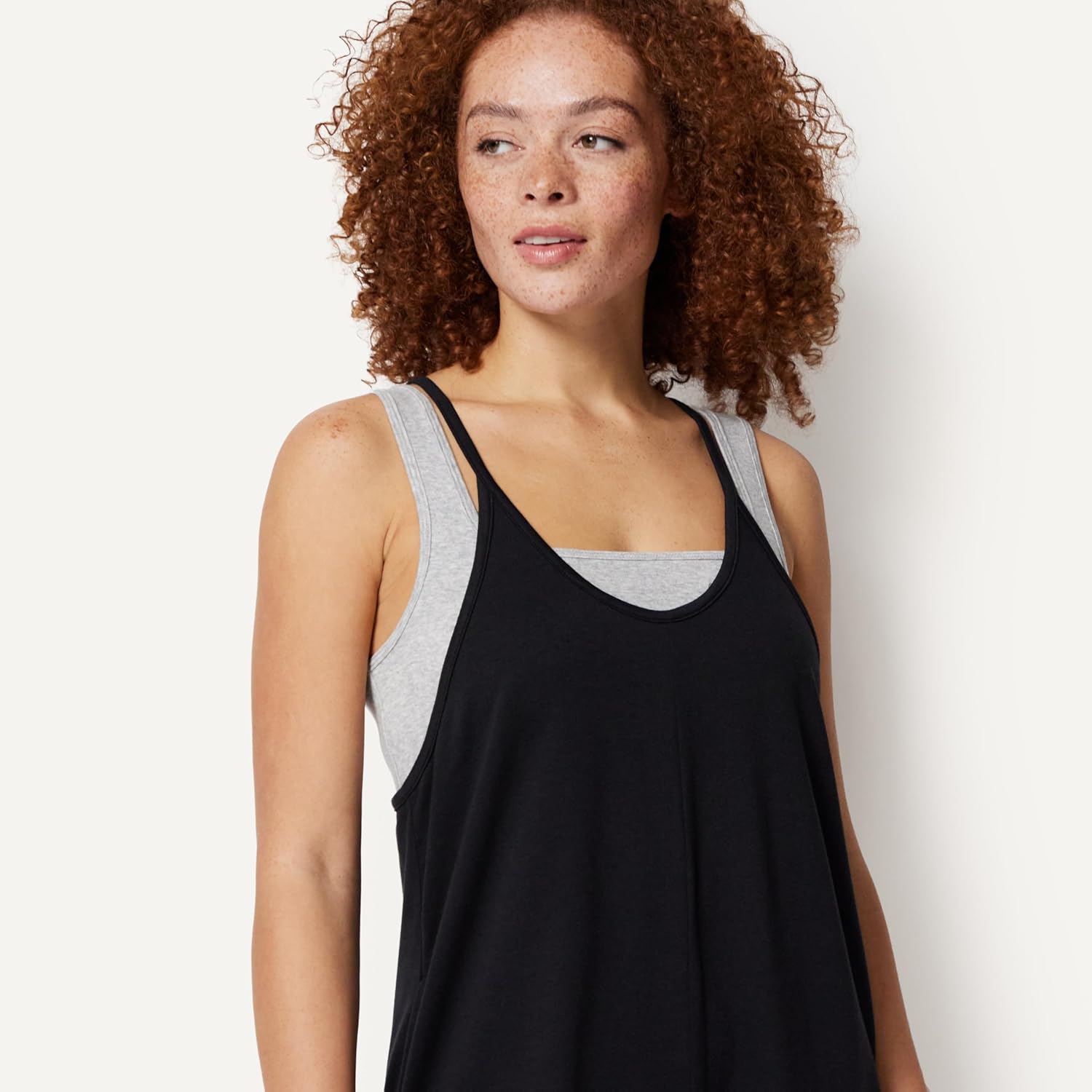 Thumbnail 3 de Amazon Essentials Women's Oversized-Fit Sleeveless Jumpsuit