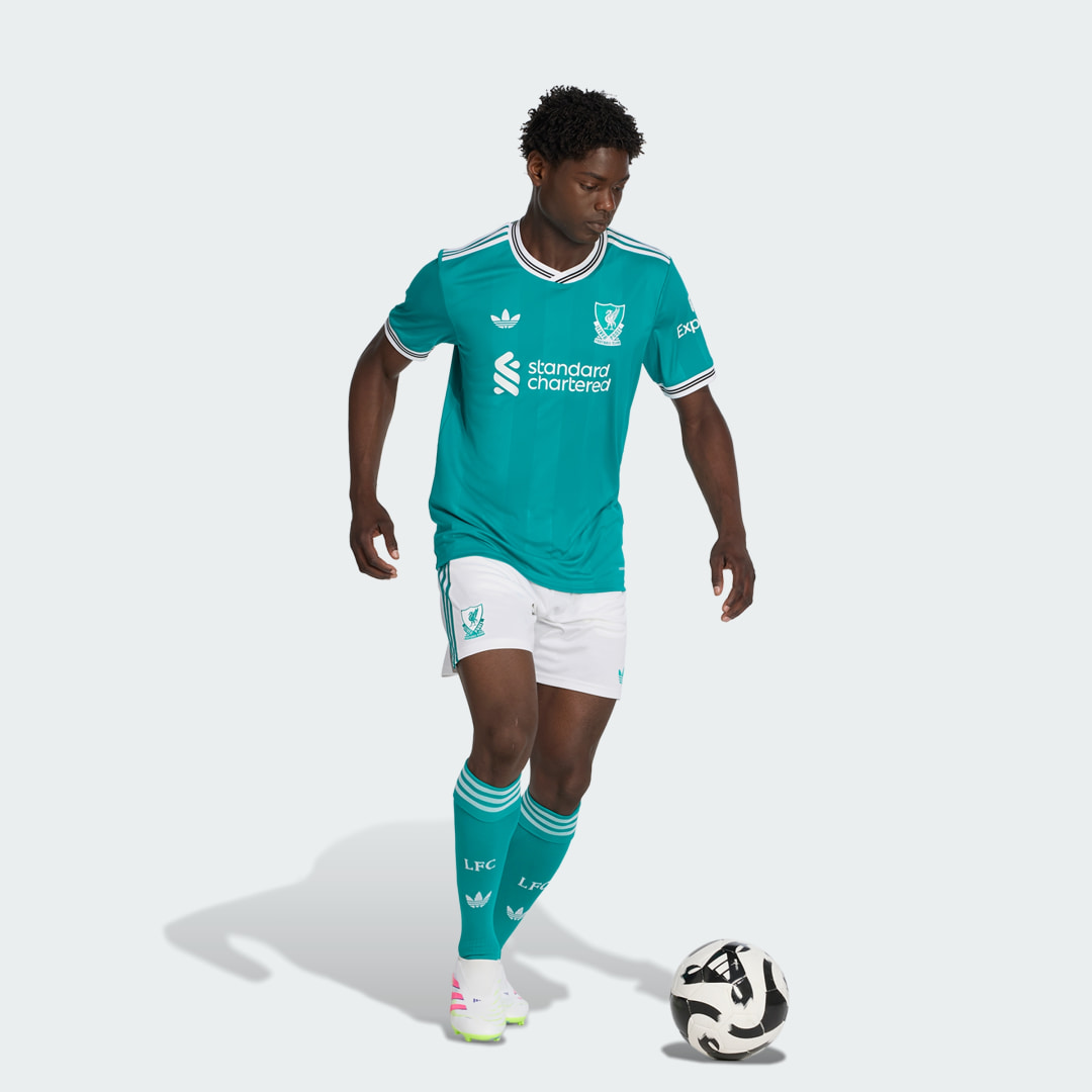 Detalle de Pantalón corto tercera equipación Liverpool FC 25/26 – Adidas