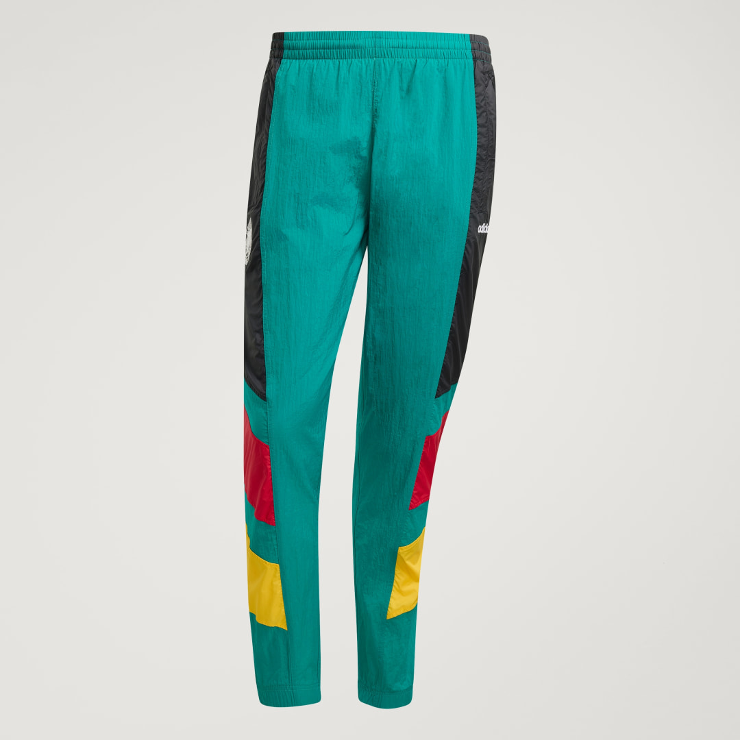Detalle 2 de Pantalón Alemania EQT de Adidas – verde, estilo urbano y cómodo para el día a día