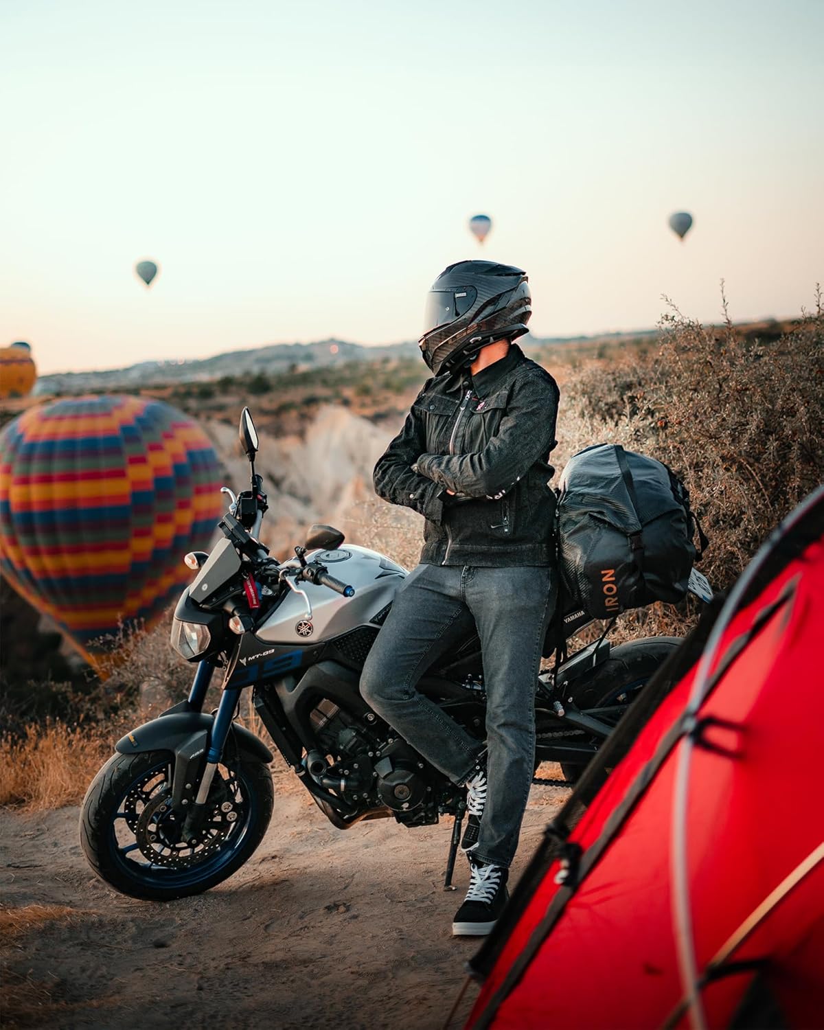 Detalle de IRON JIA'S Motorradtasche Gepäckrolle – wasserdichte Hecktasche, 70L, Rollverschluss