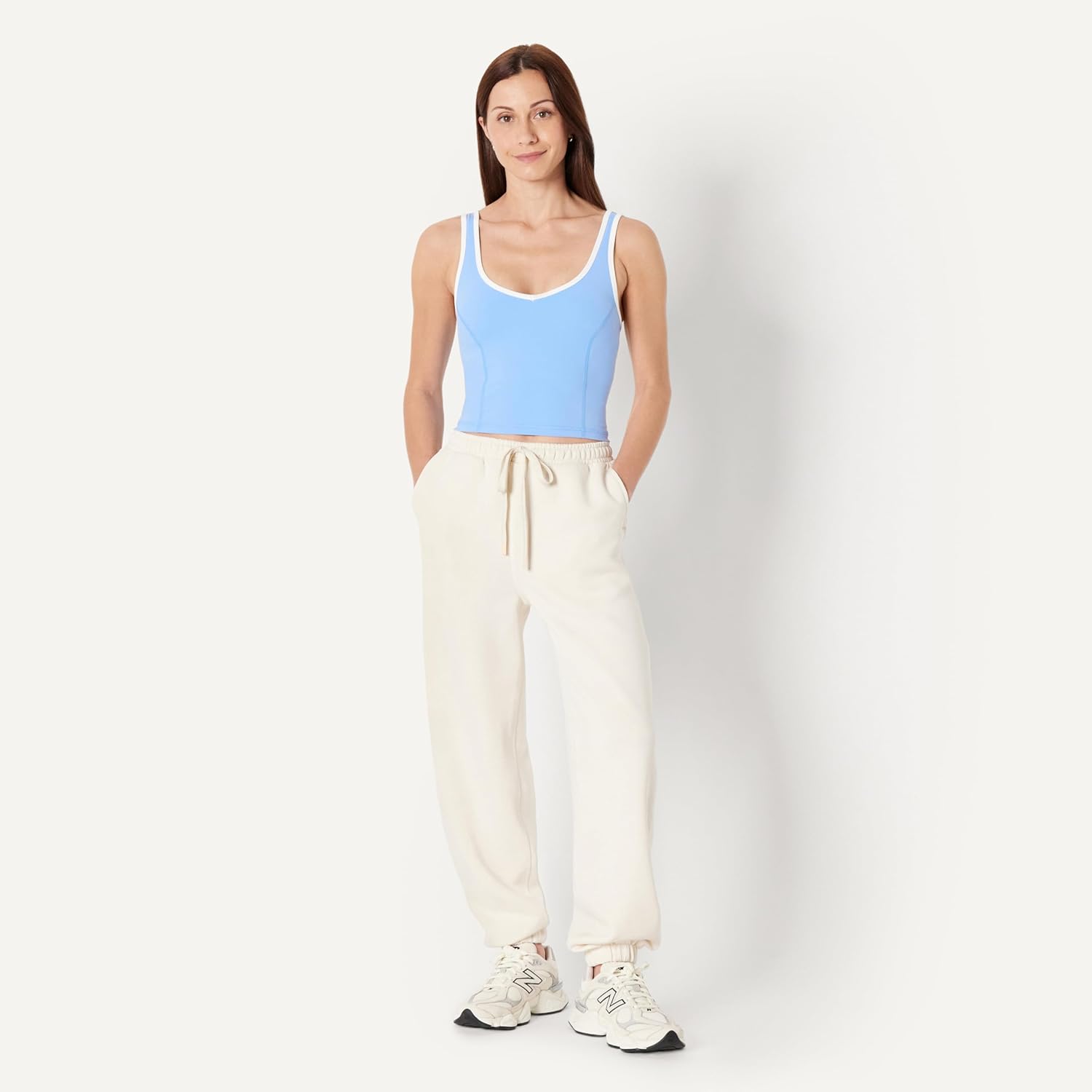 Thumbnail 4 de Amazon Essentials Women's Active FormFlex Buttery Soft Light Support Crop Tank with Bra