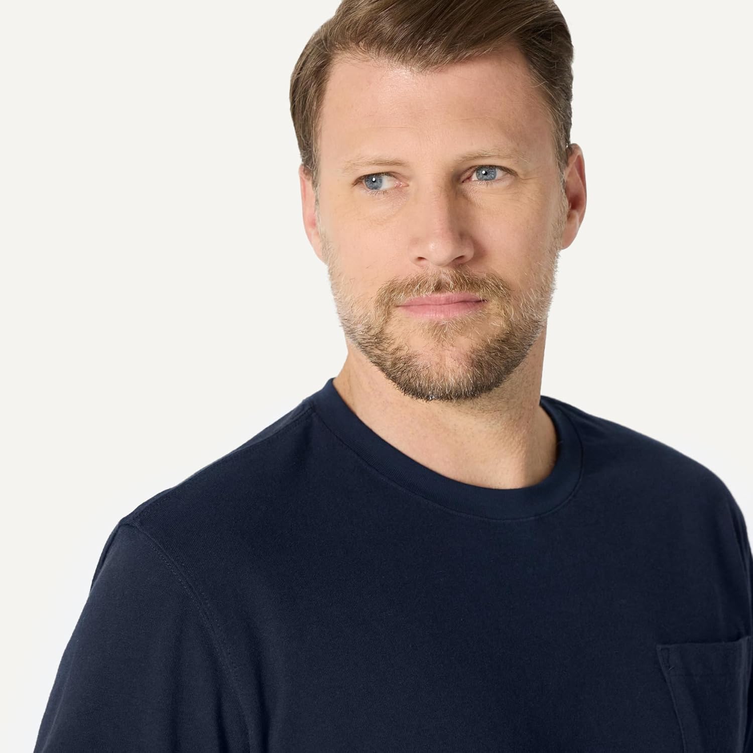 Detalle de Amazon Essentials Men's Relaxed Fit Heavyweight Cotton T-Shirt with Breast Pocket
