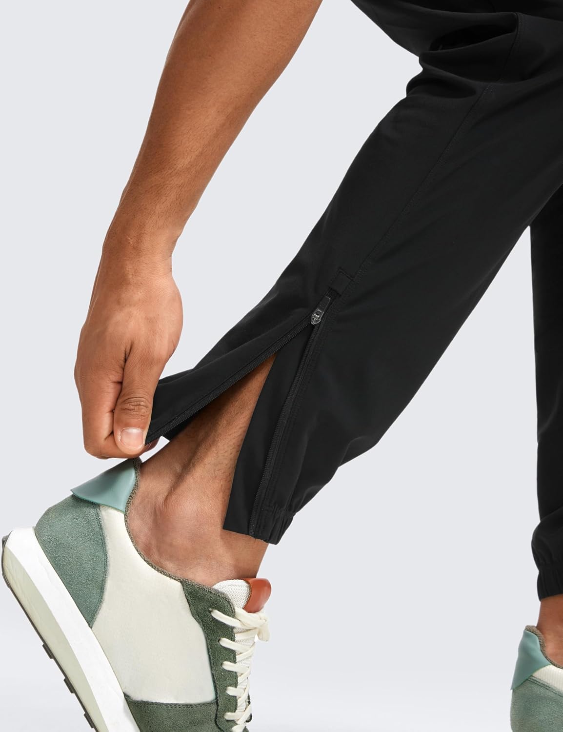 Detalle 2 de CRZ YOGA pantaloni sportivi da corsa leggeri da uomo nero