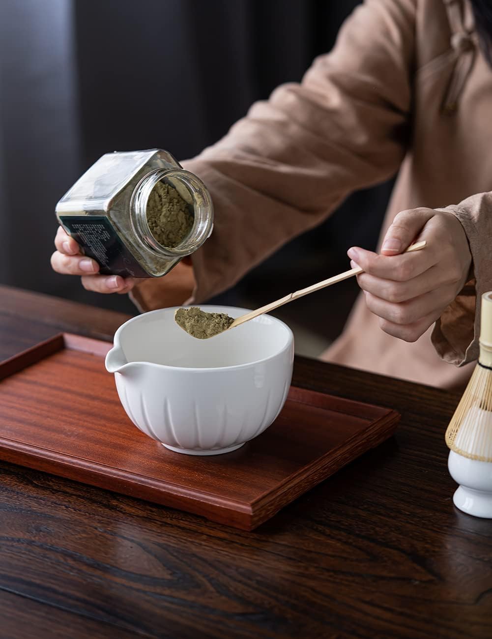 Detalle 2 de TANG PIN Matcha Set, 15 oz Porcelain Bowl with Bamboo Whisk