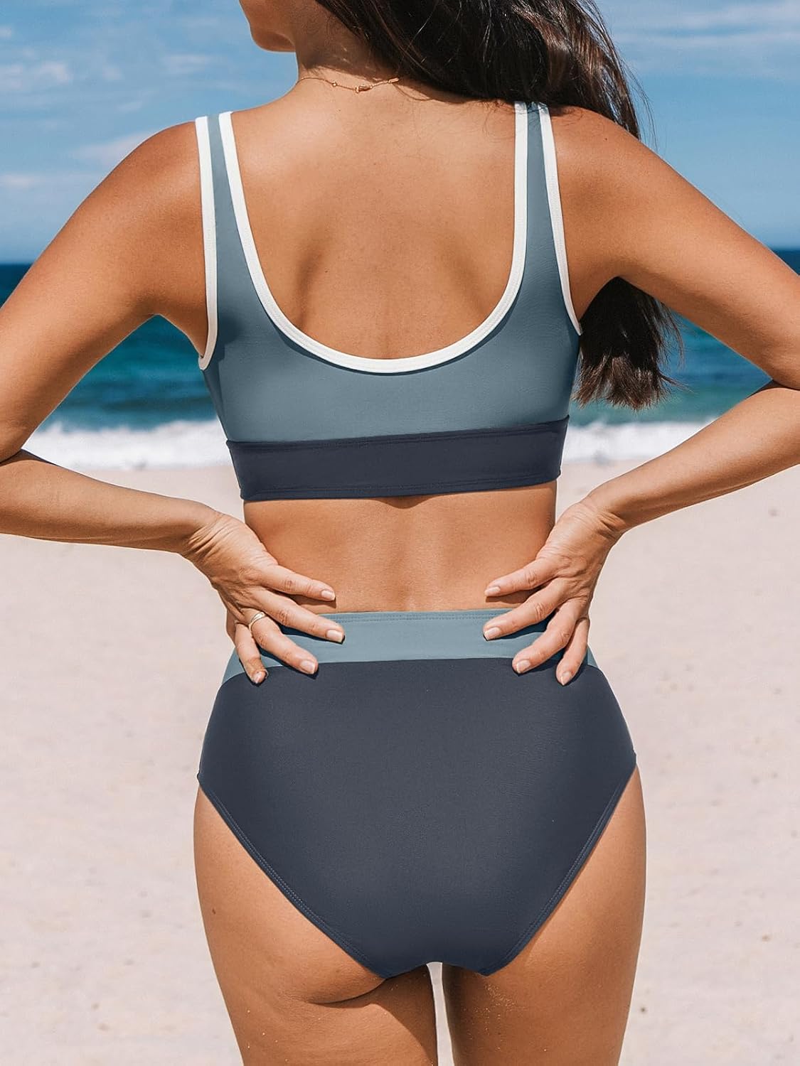 Detalle 2 de CUPSHE Bikini due pezzi a vita alta con scollo rotondo e blocchi di colore – stile sportivo ed elegante per l’estate
