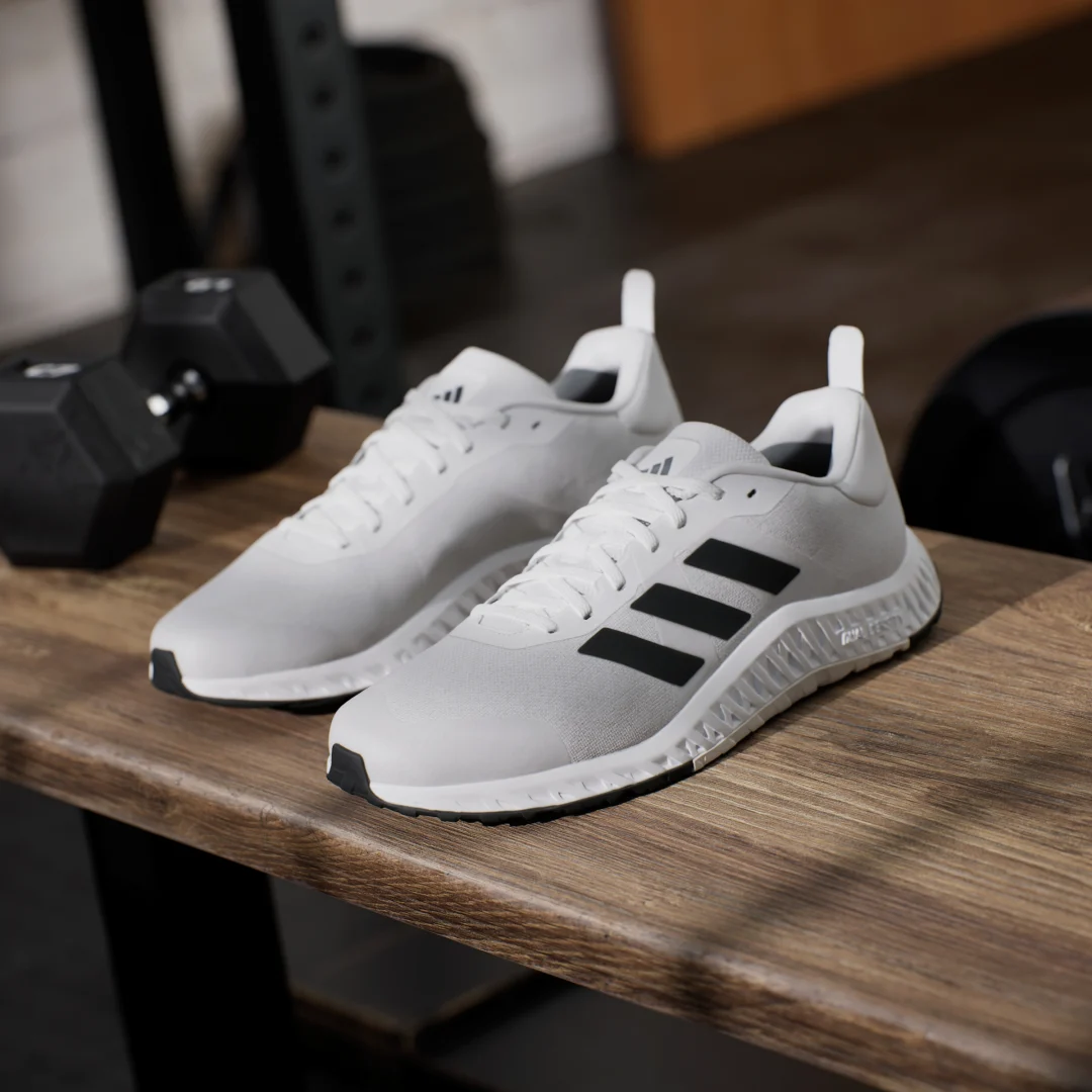 Detalle 2 de Zapatilla de training Everyset de Adidas: blanco puro para entrenamientos versátiles