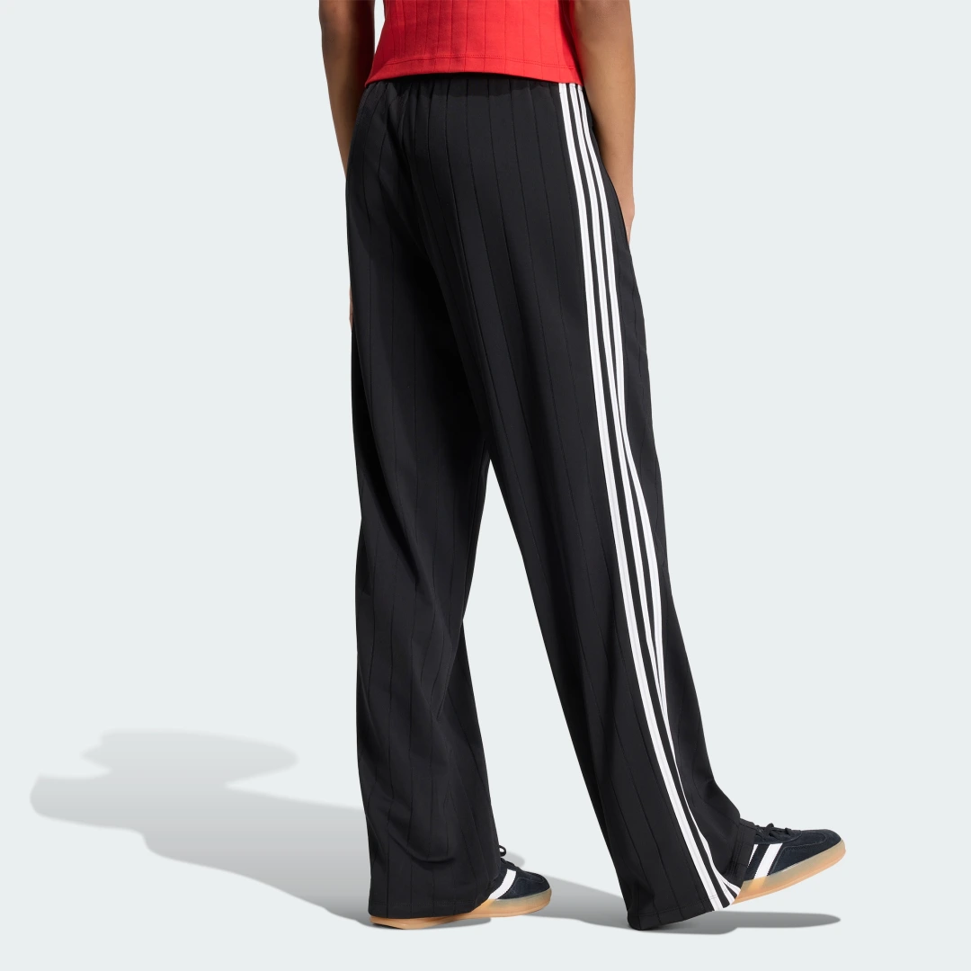 Detalle de Pantalón Pinstripe Firebird Loose de Adidas
