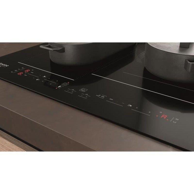 Detalle de Hotpoint HB 2760B NE: placa de inducción de 59 cm con 3 zonas y Combi Duo