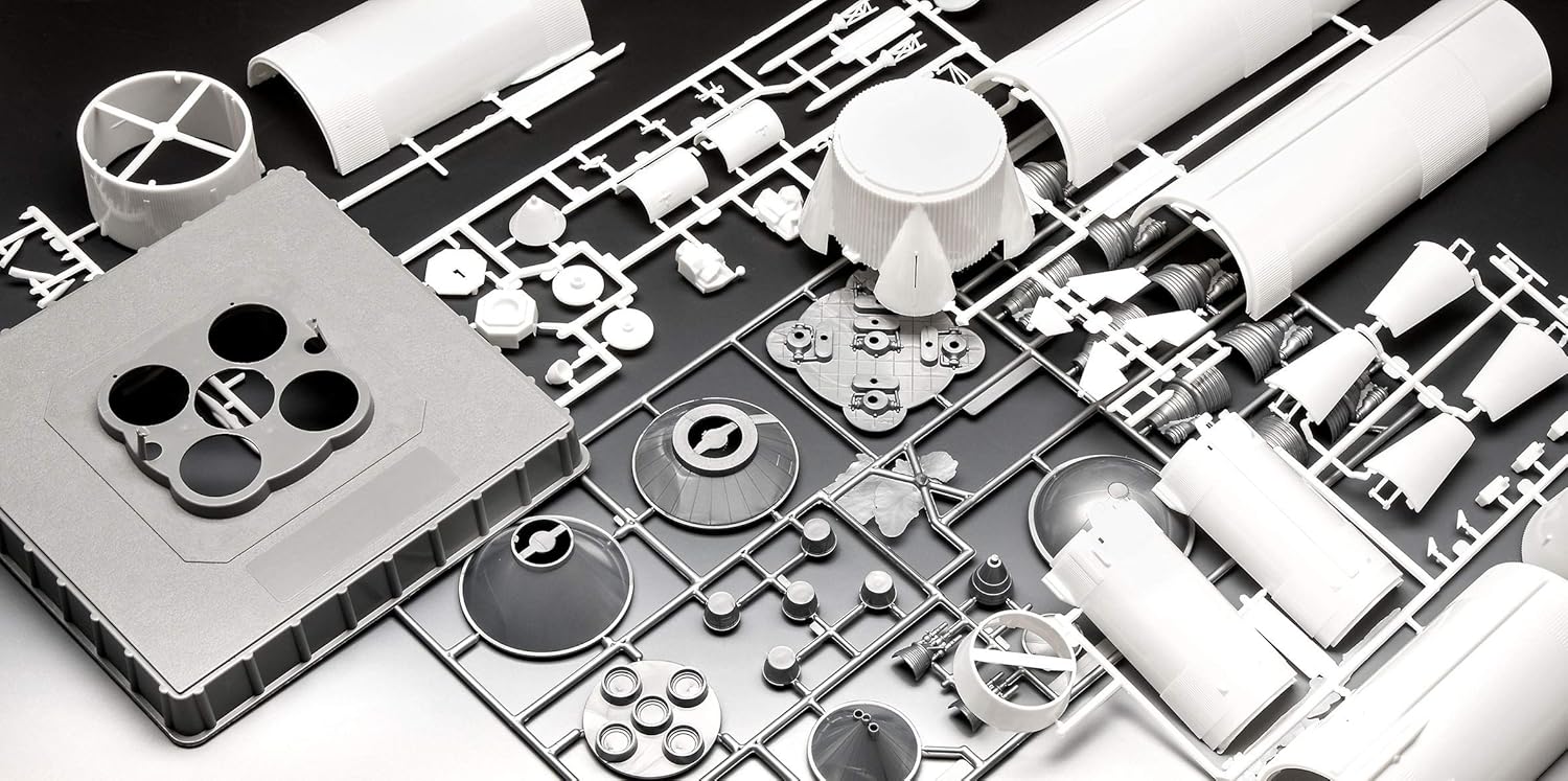 Thumbnail 5 de Revell 04909 Maquette Saturn V – Kit plastique à monter et peindre (82 pièces, longueur une fois assemblé 76,2 cm)