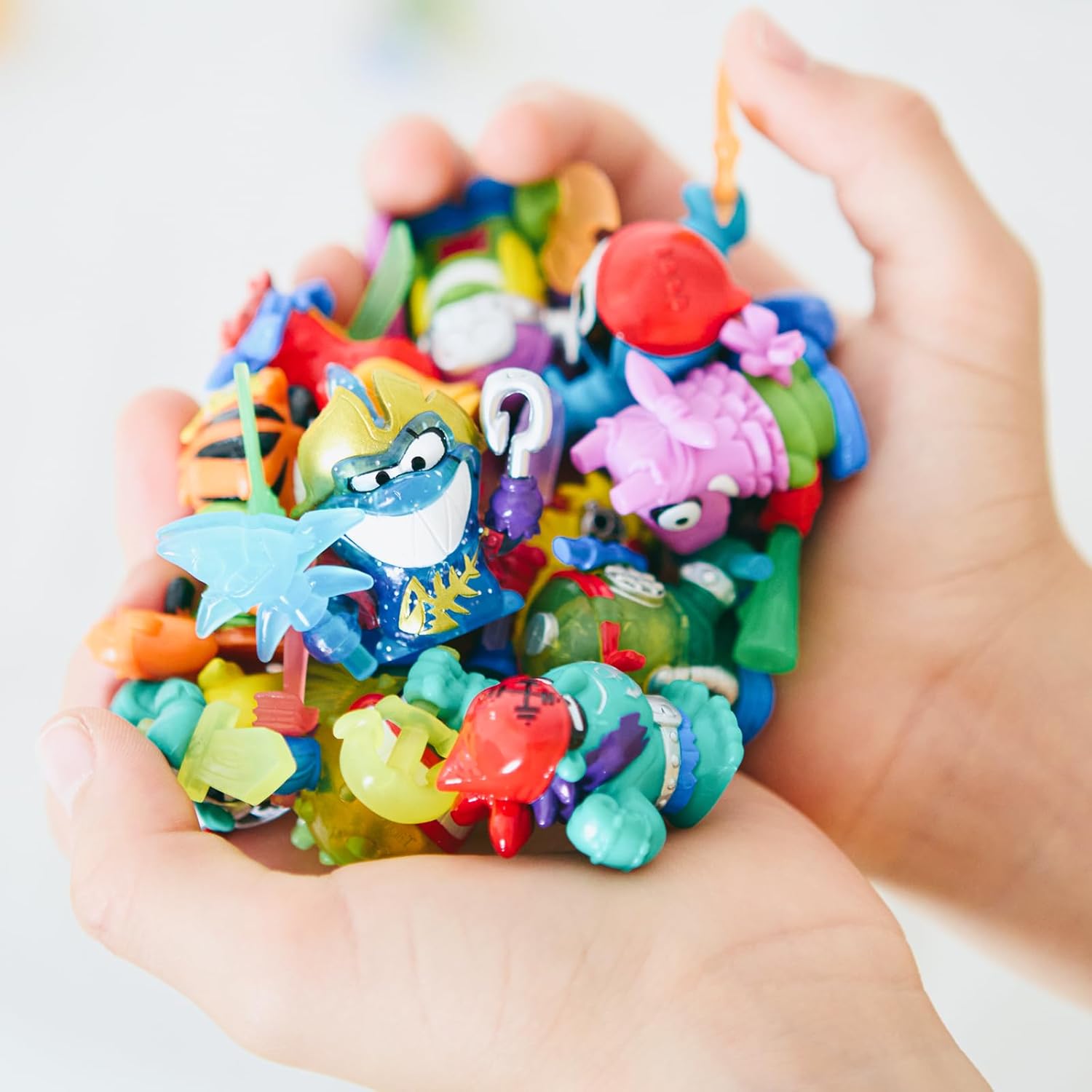 Thumbnail 2 de PIRATIX ADVENTURE WORLD Shark Treasure: Caja 24 Sobres Sorpresa 🏴‍☠️