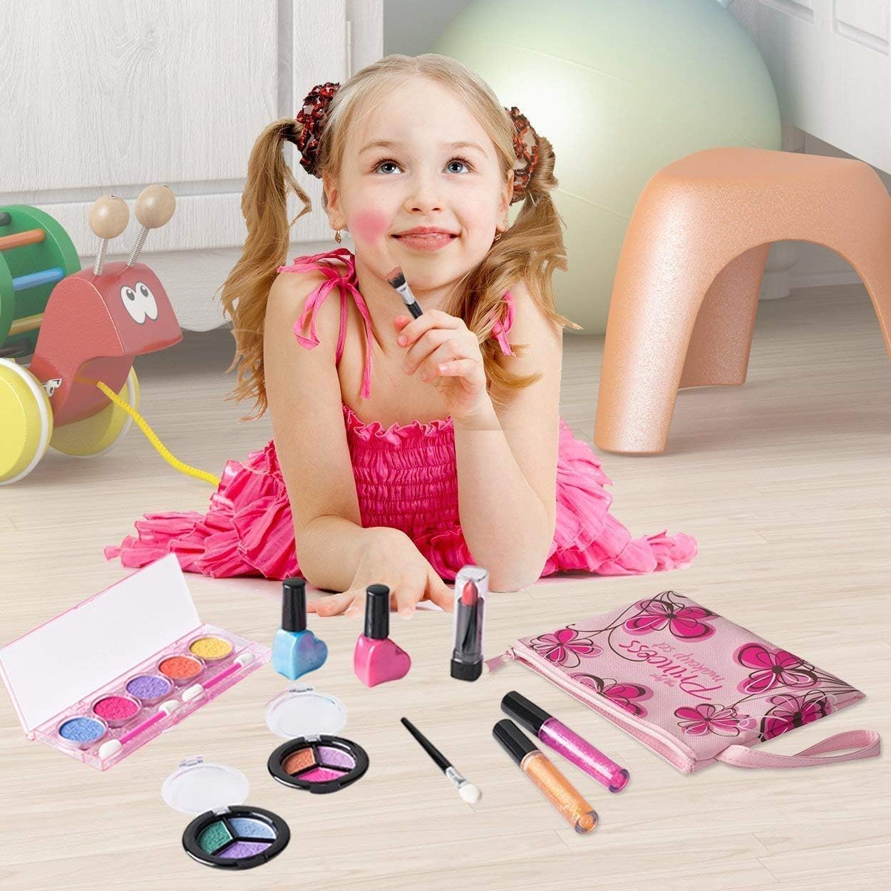 Detalle de Playkidiz My First Princess Washable Children’s Make-Up Set with Floral Bag