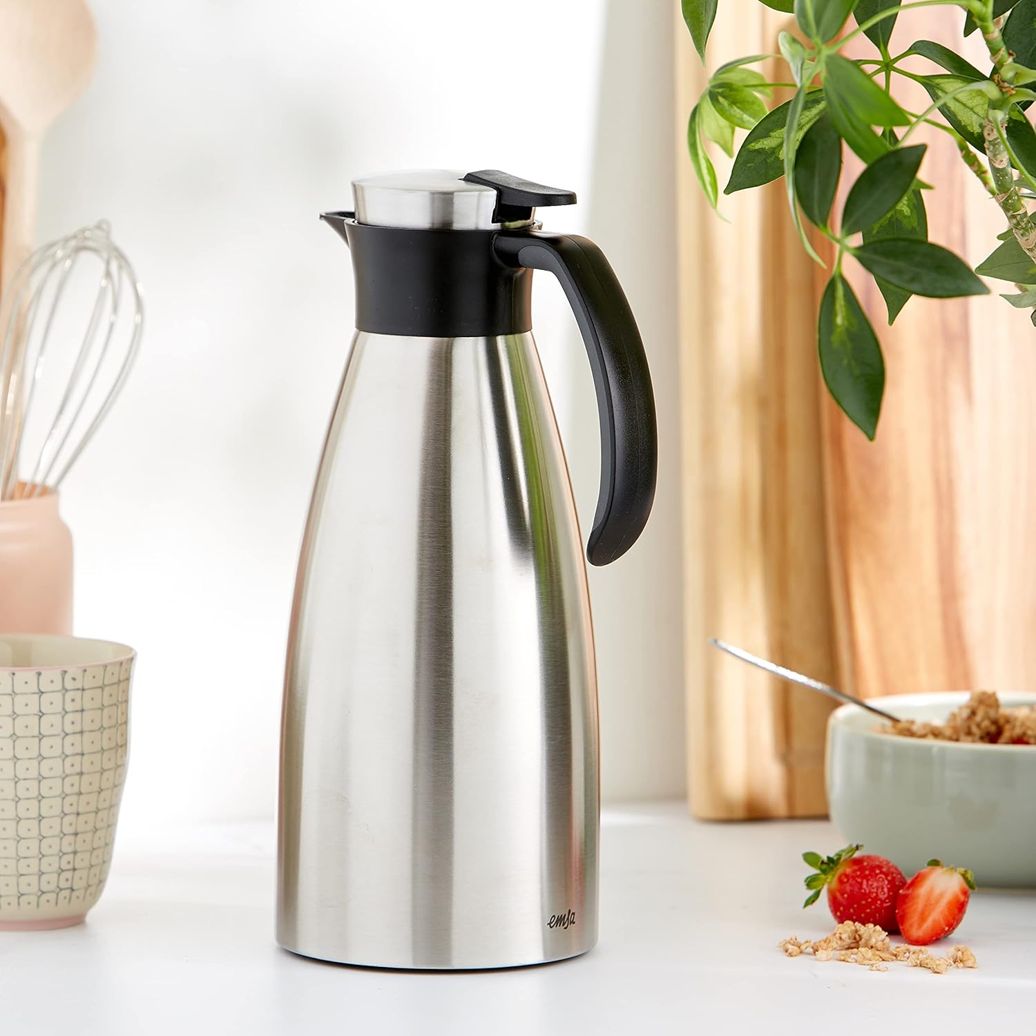 Detalle 2 de Emsa Soft Grip Isolierkanne 1,5 L – Edelstahl, auslaufsicher, rutschfester Griff