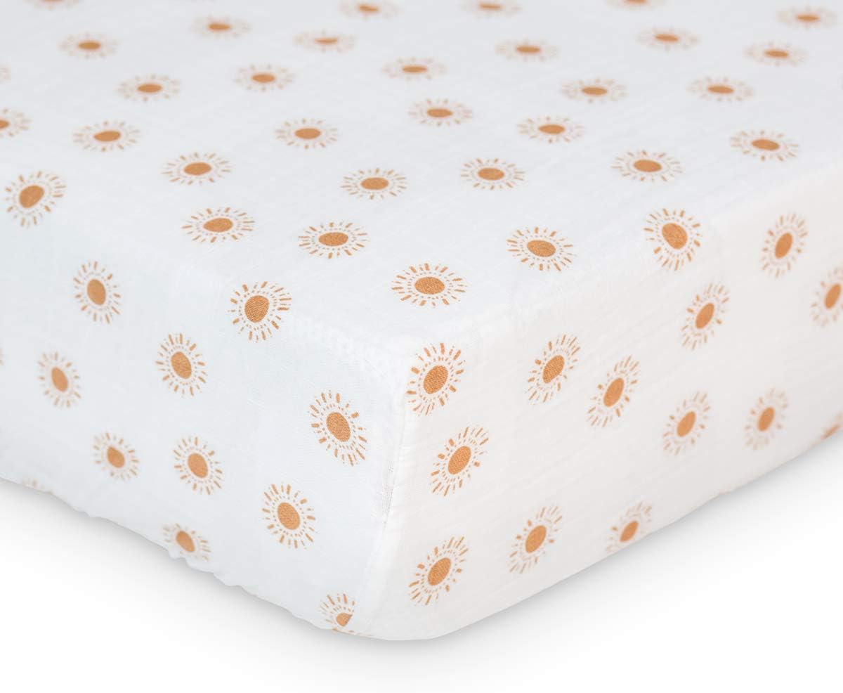 Detalle 2 de Lulujo Muslin Crib Sheet, Dragonfly