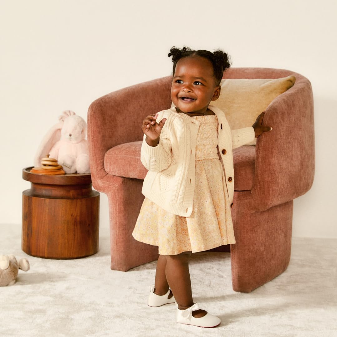 Detalle 2 de Amazon Essentials Bébé Fille Robe en Maille brodée – collaboration Sofia Grainge